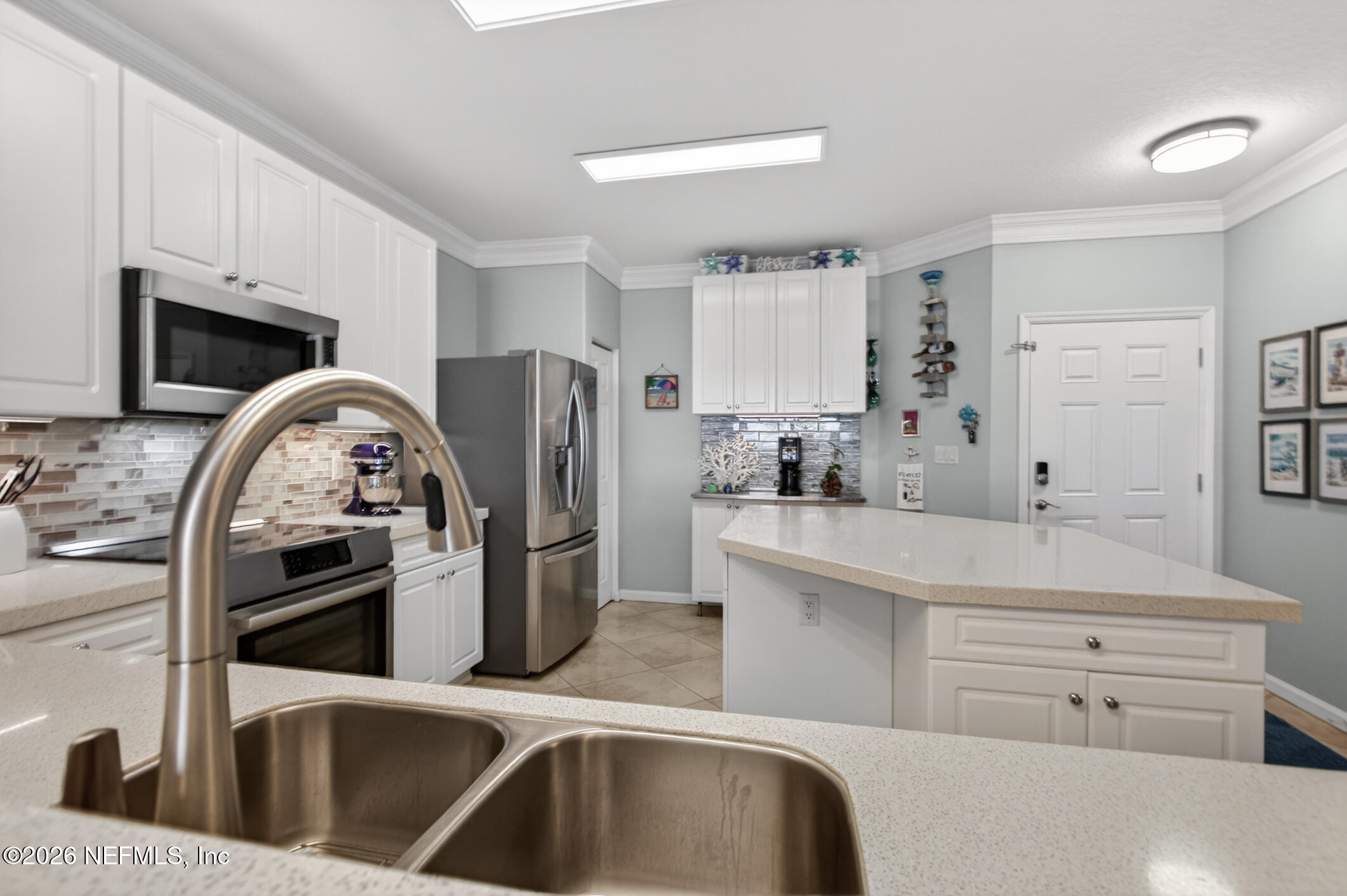 80 SURFVIEW Drive 611