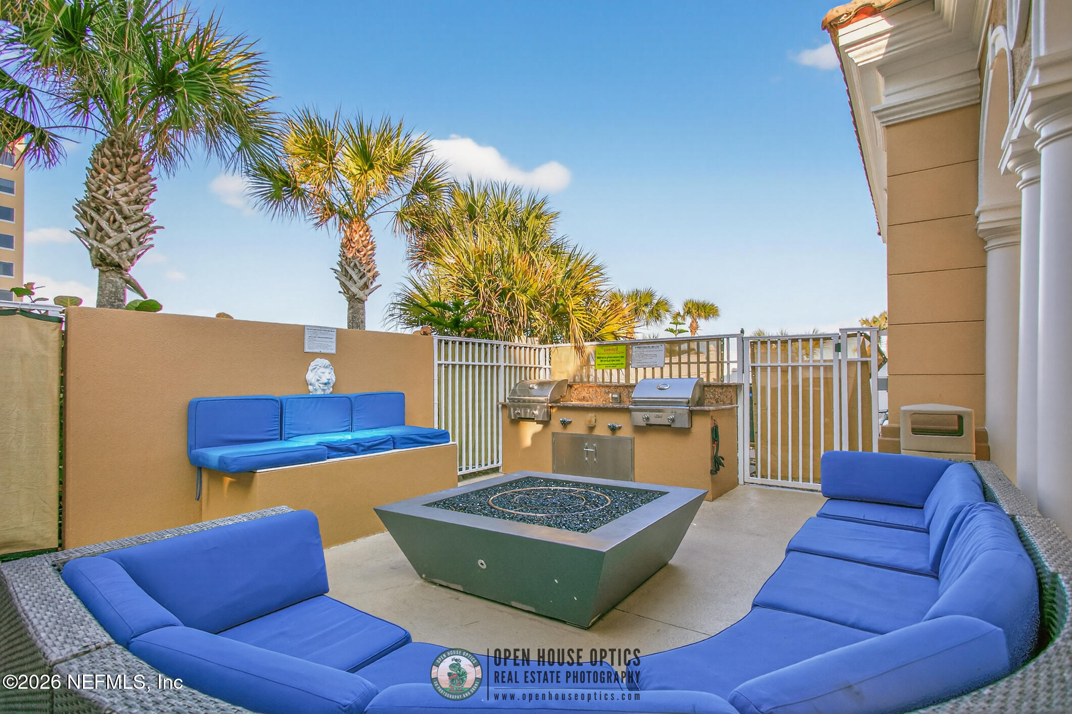 80 SURFVIEW Drive 611