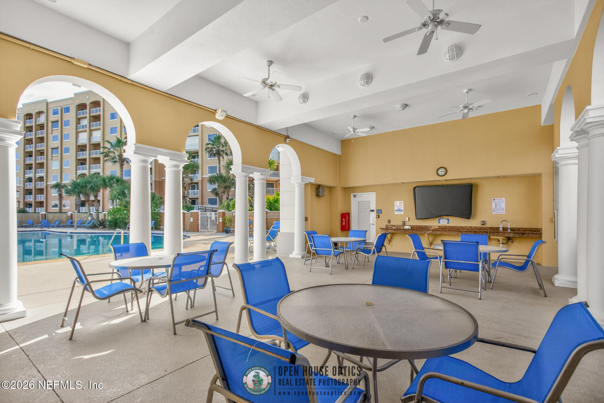 80 SURFVIEW Drive 611