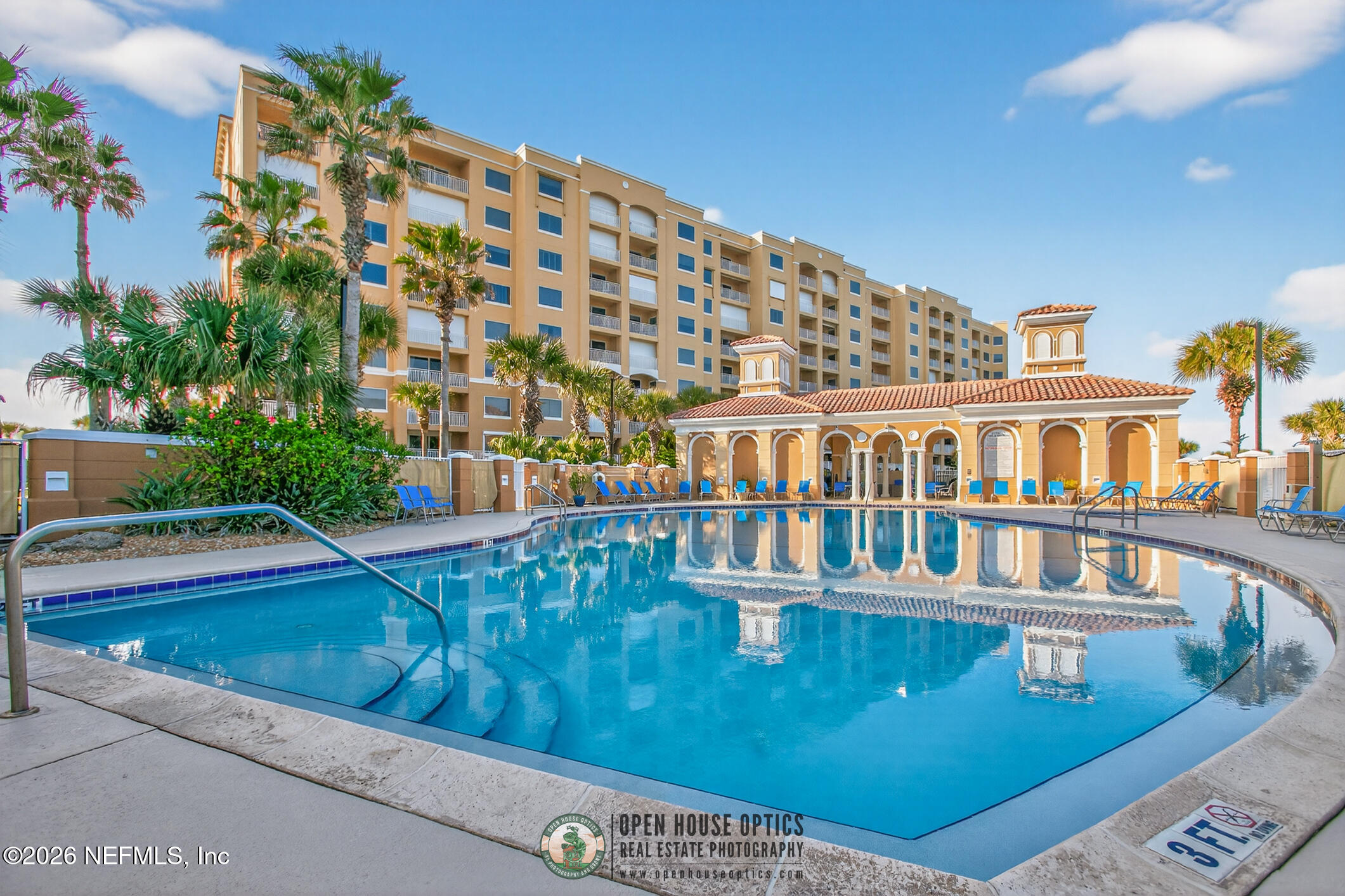 80 SURFVIEW Drive 611