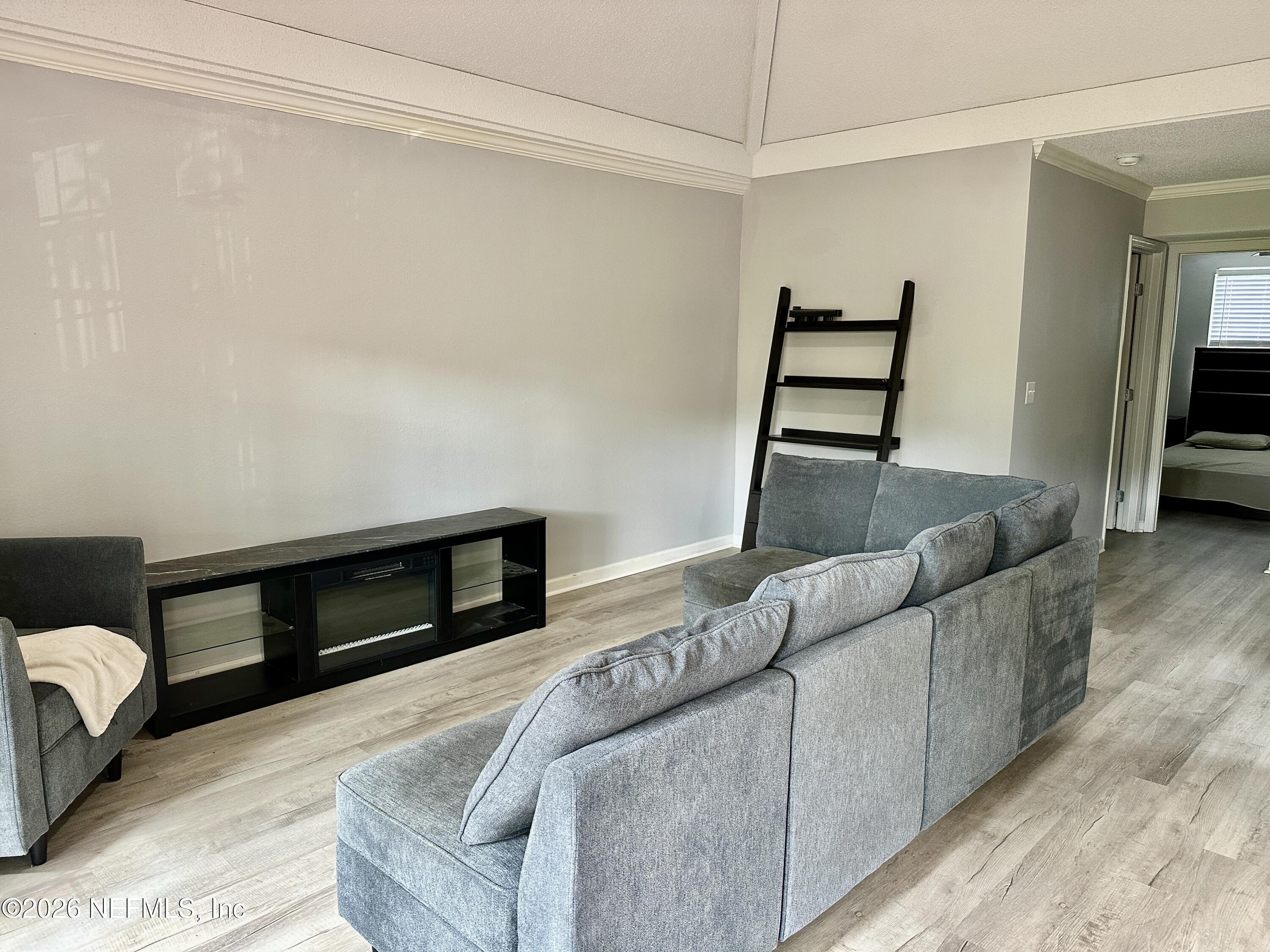 3878 LA MIRADA Drive N 8