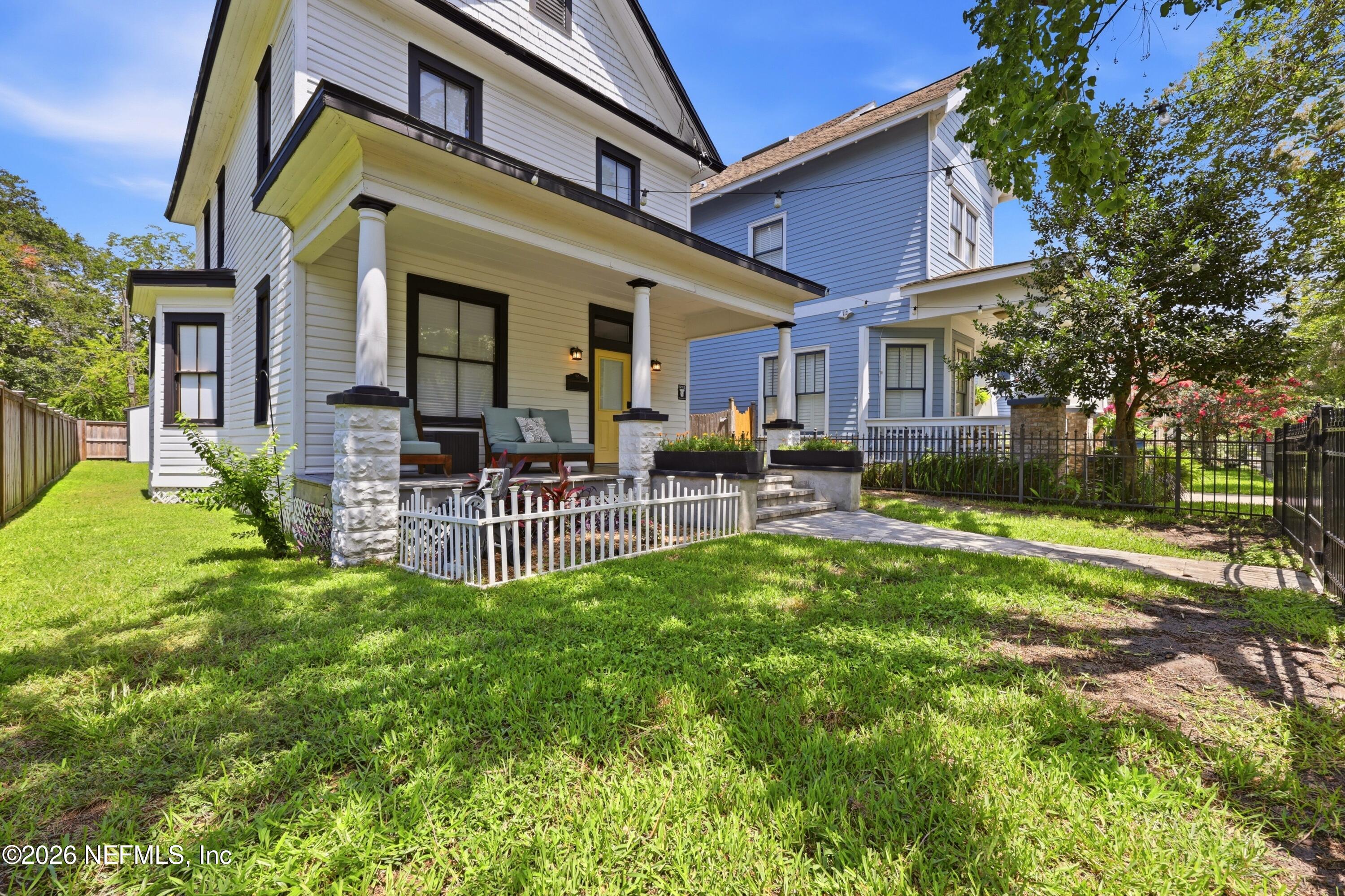 1614 N MARKET Street