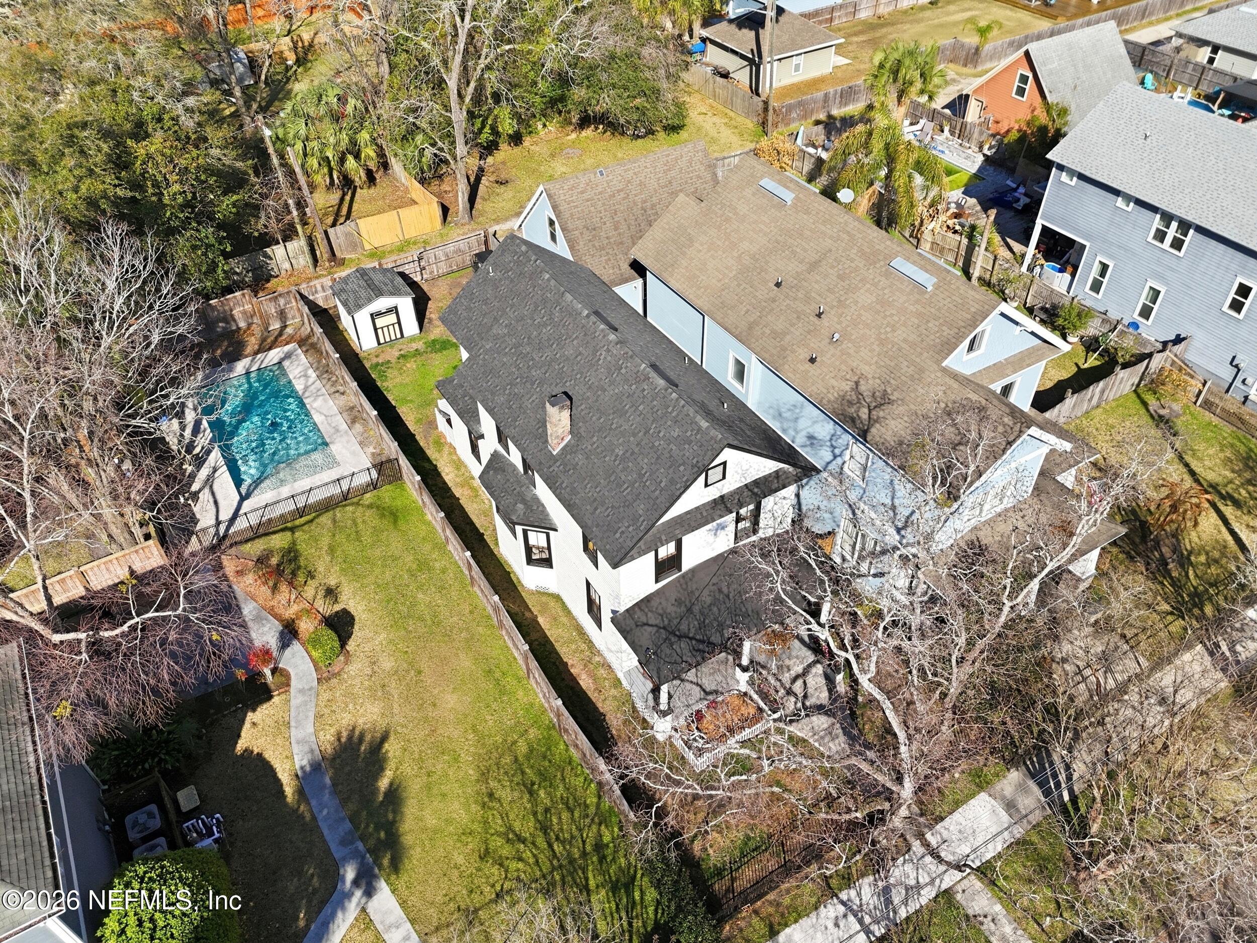 1614 N MARKET Street