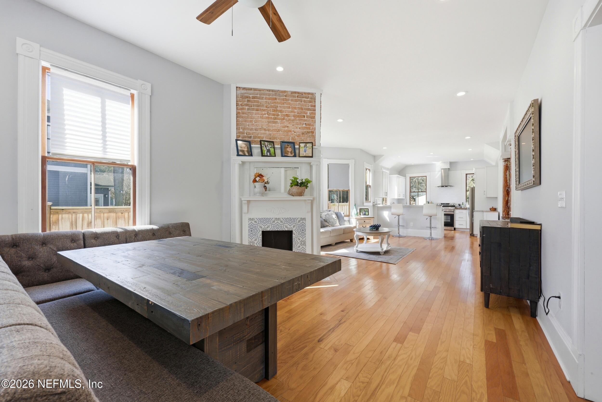 1614 N MARKET Street