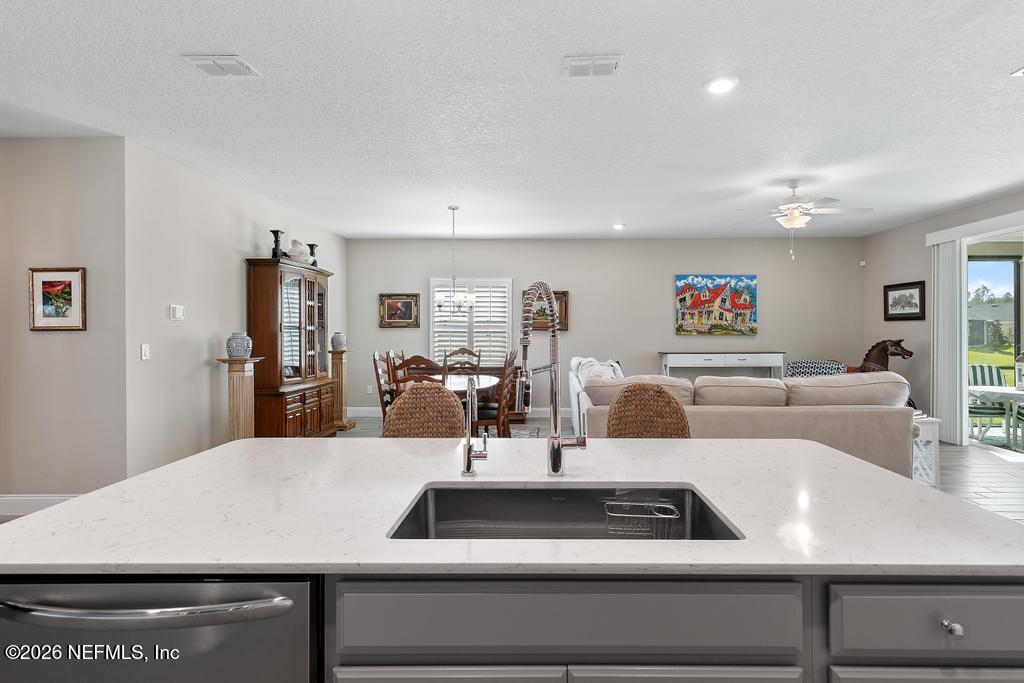 25 QUOTA Circle, St. Johns