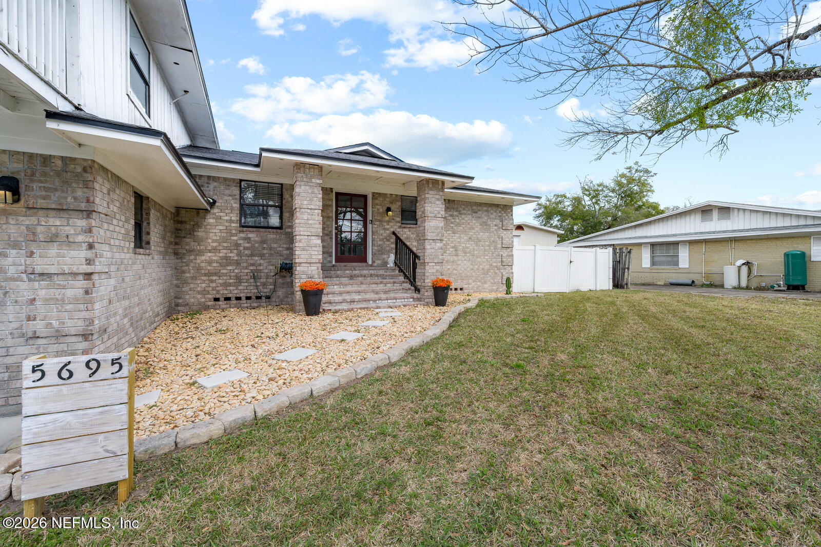 5695 HYDE PARK Circle