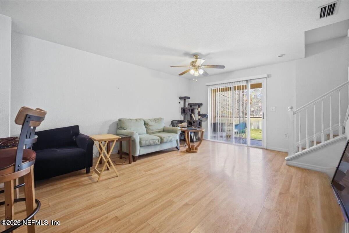 8550 ARGYLE BUSINESS Loop 208