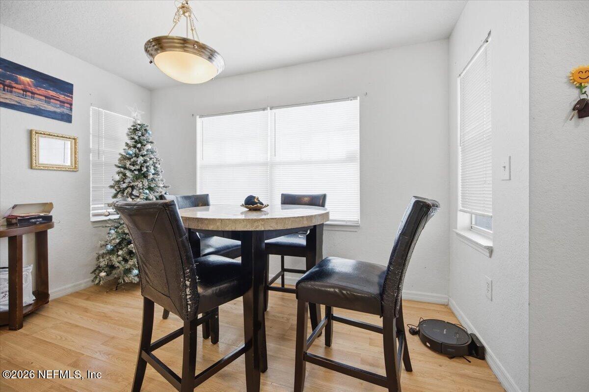 8550 ARGYLE BUSINESS Loop 208