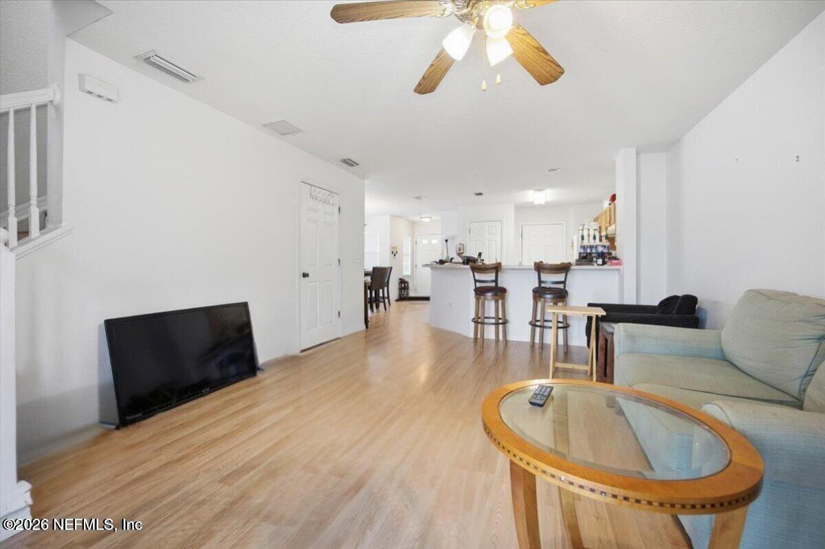 8550 ARGYLE BUSINESS Loop 208