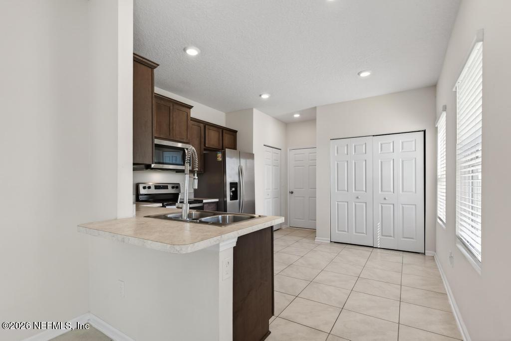 909 CAPITOL Parkway