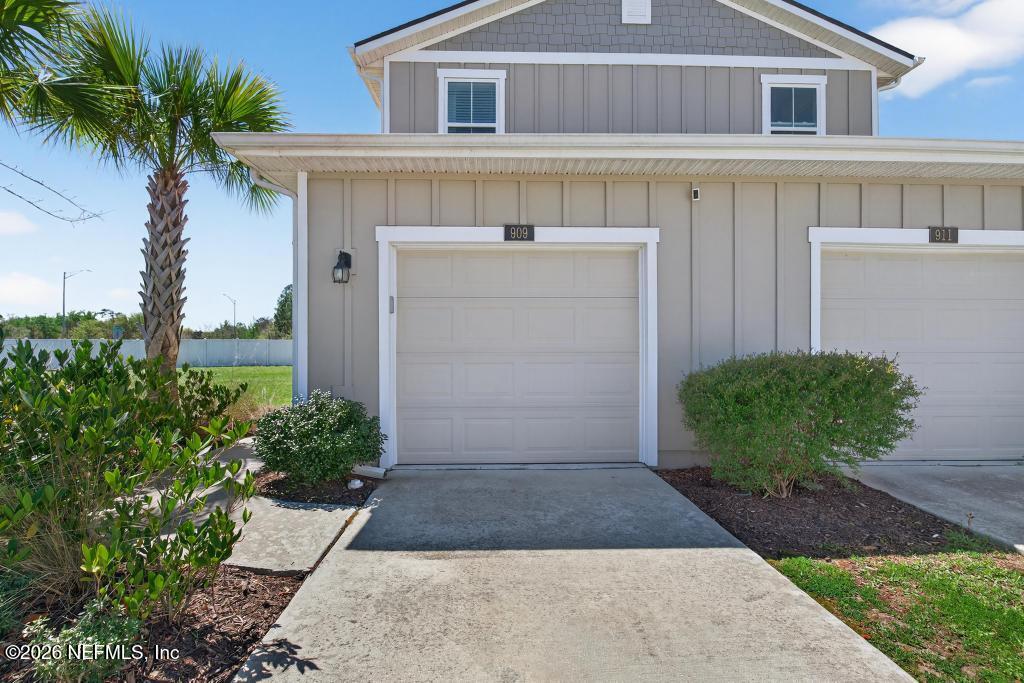 909 CAPITOL Parkway