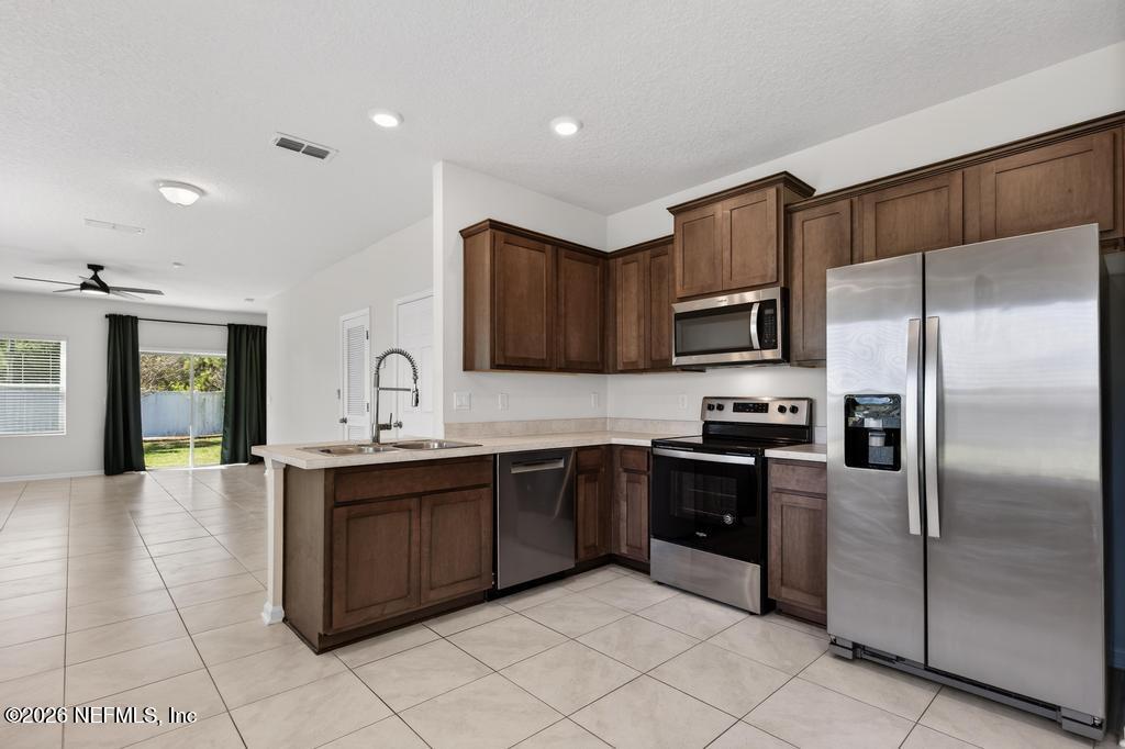 909 CAPITOL Parkway