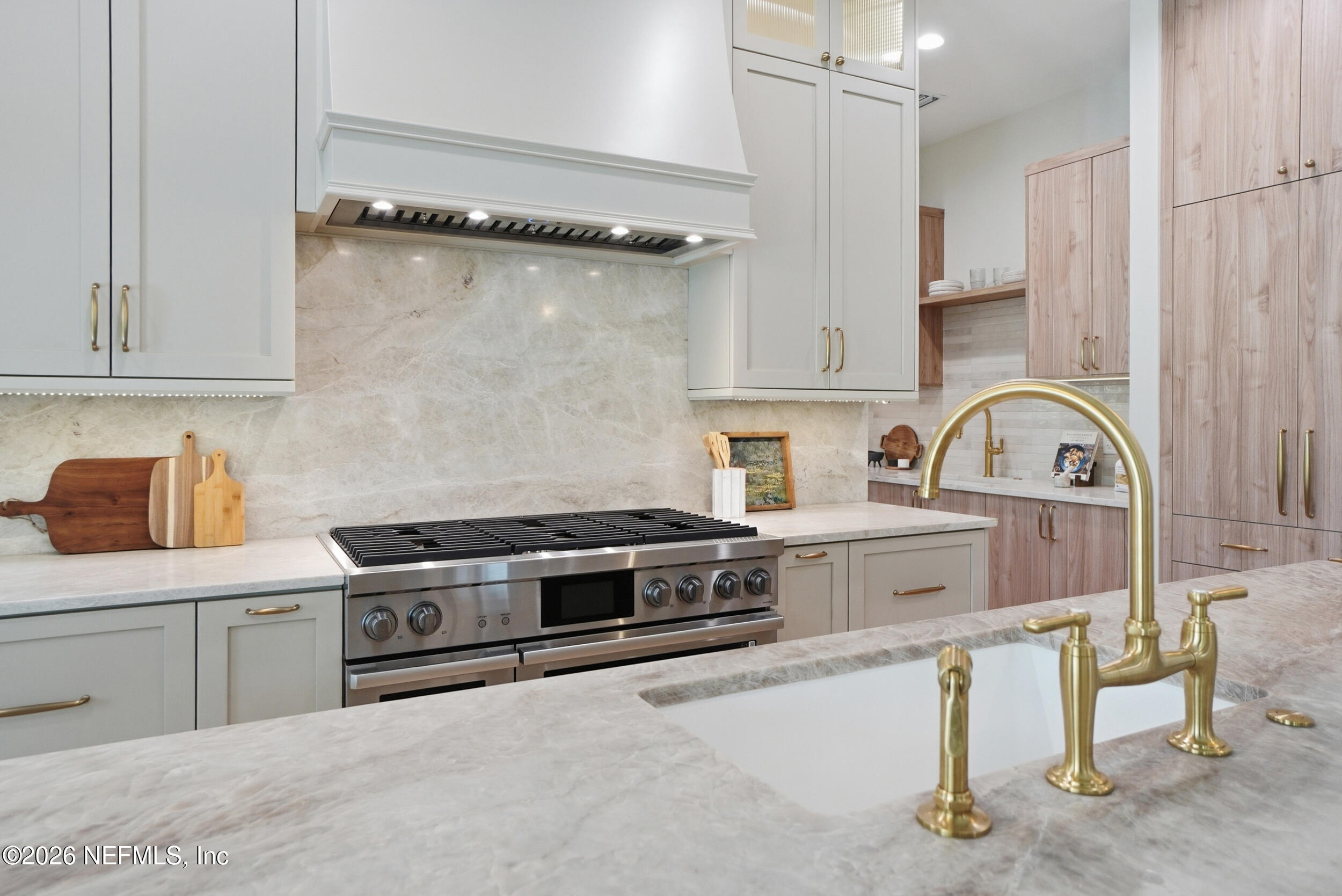 371 9TH Street