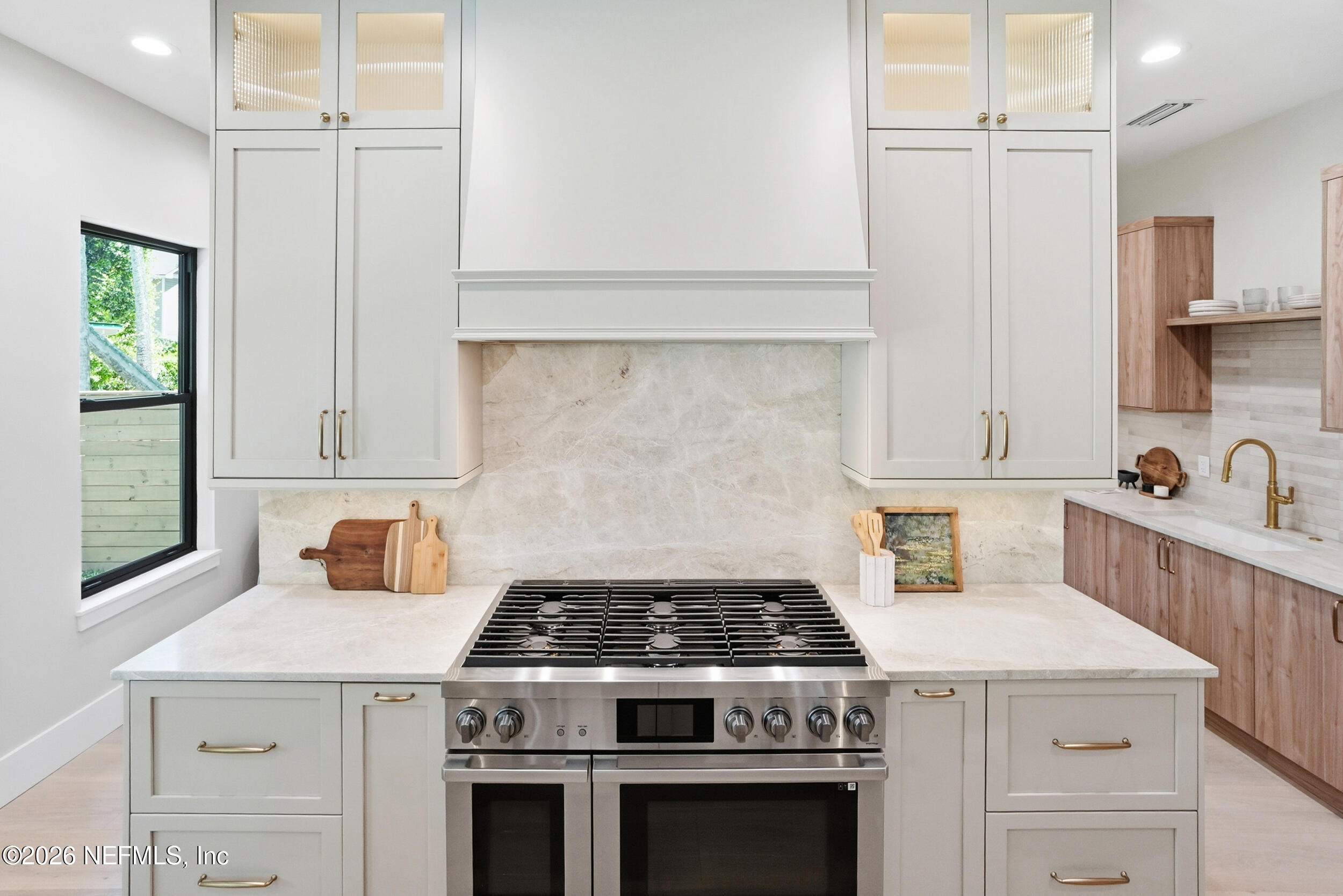 371 9TH Street