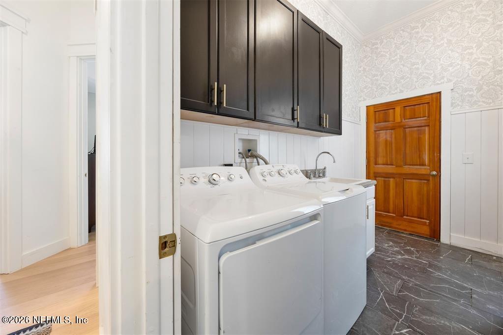 2415 LOS ROBLES Drive