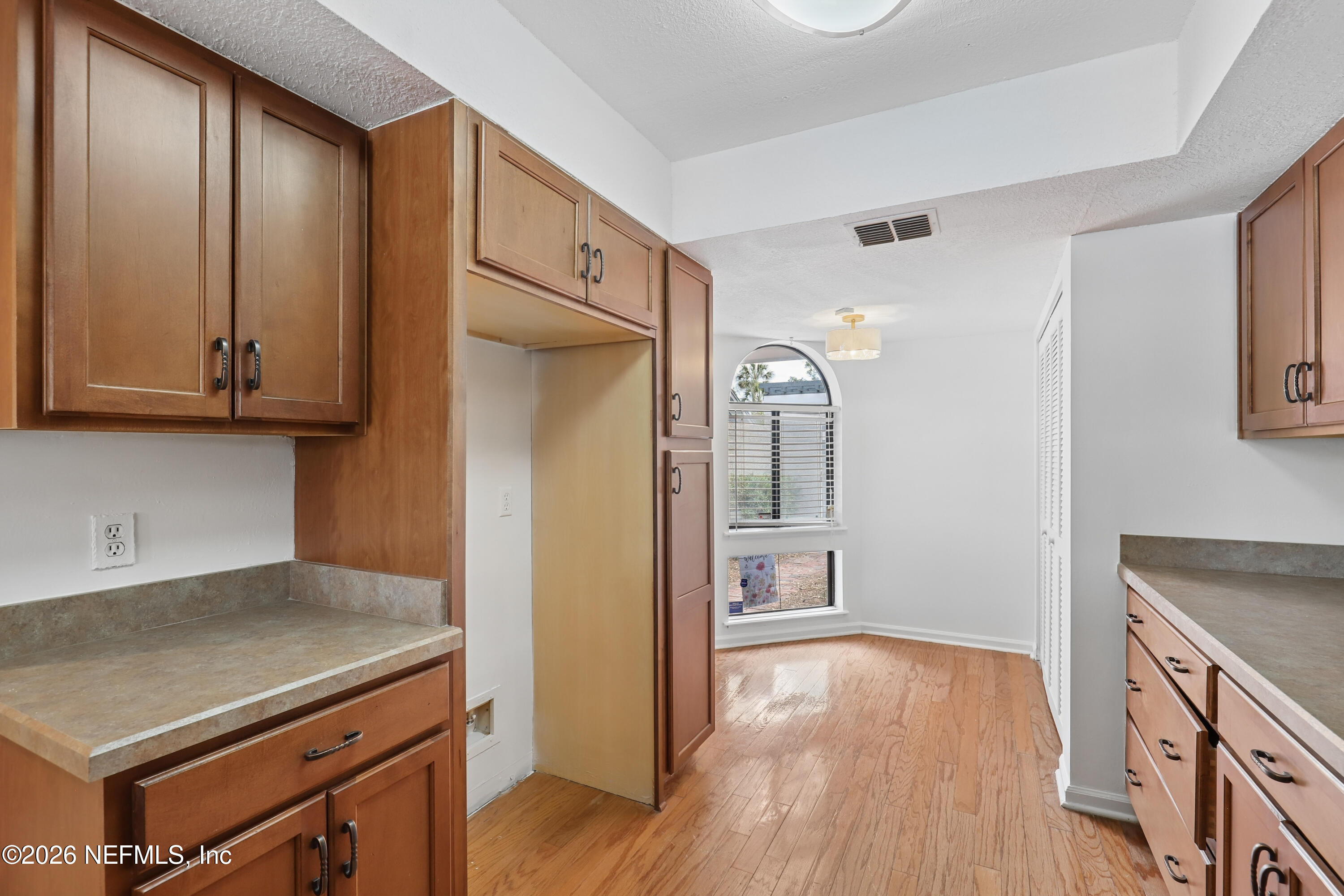 8118 BAYMEADOWS Circle E 17