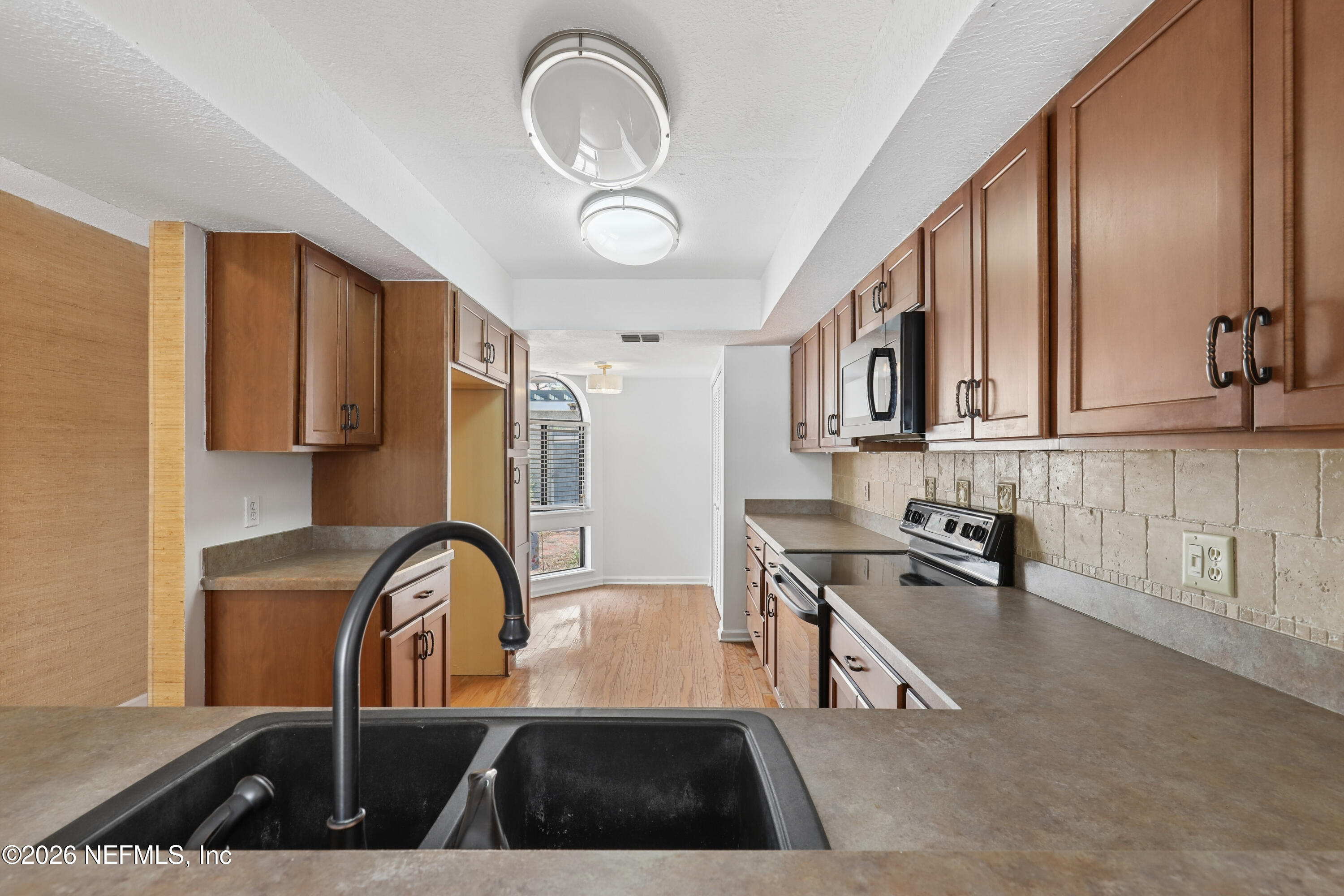 8118 BAYMEADOWS Circle E 17