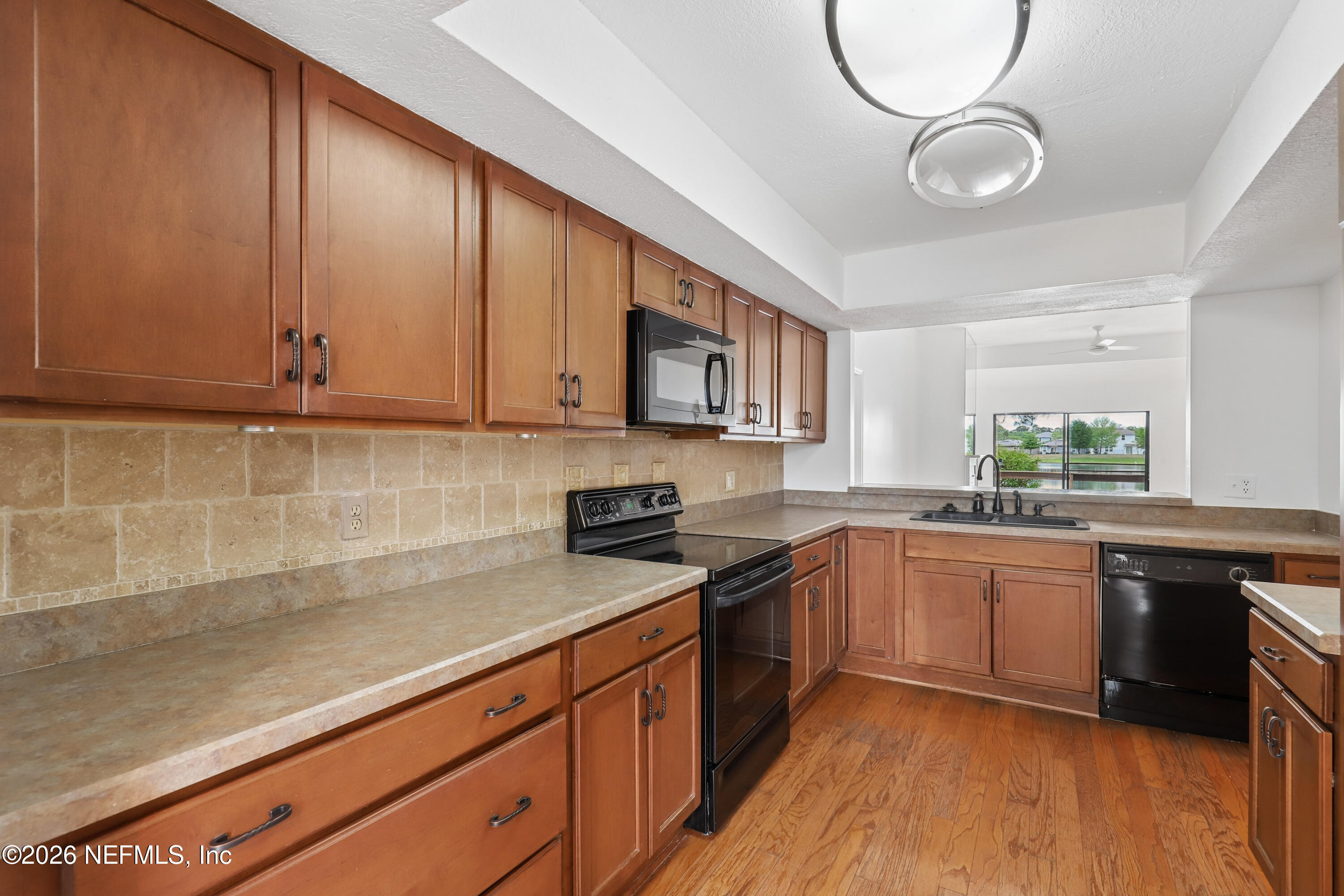 8118 BAYMEADOWS Circle E 17