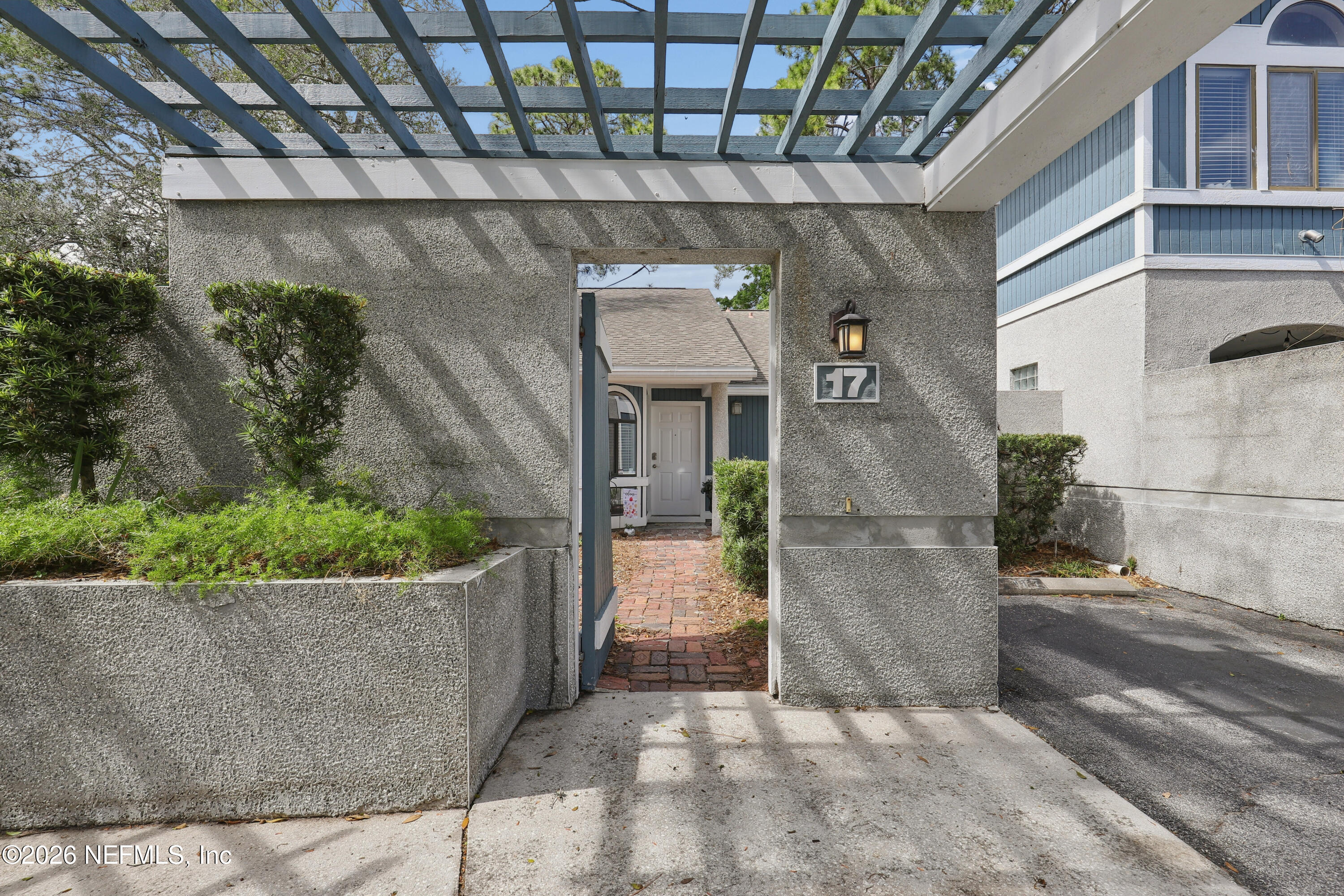 8118 BAYMEADOWS Circle E 17