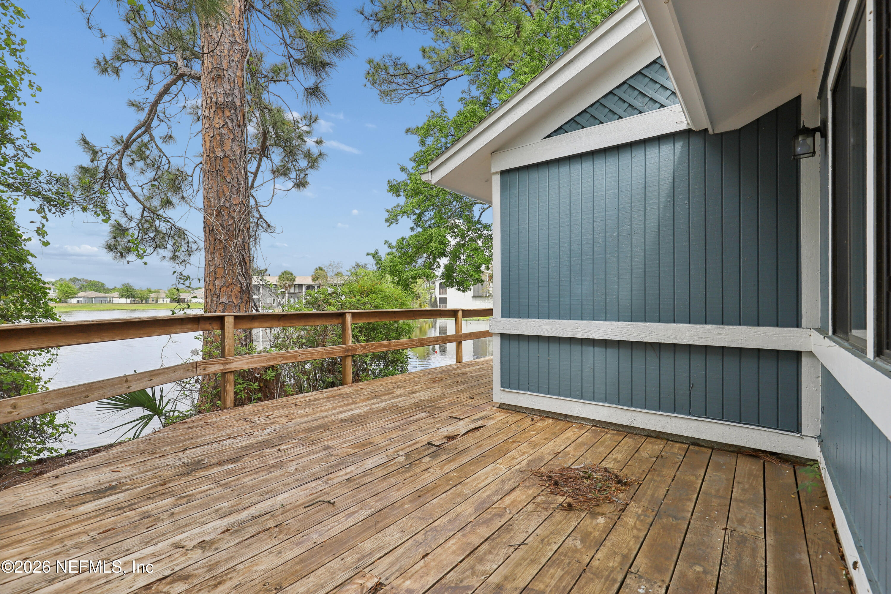 8118 BAYMEADOWS Circle E 17
