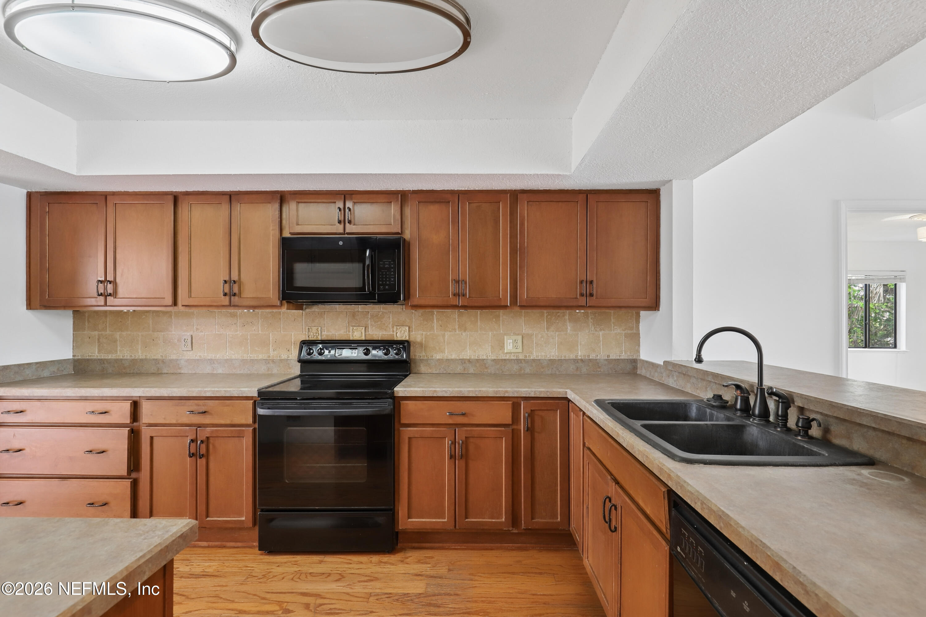 8118 BAYMEADOWS Circle E 17