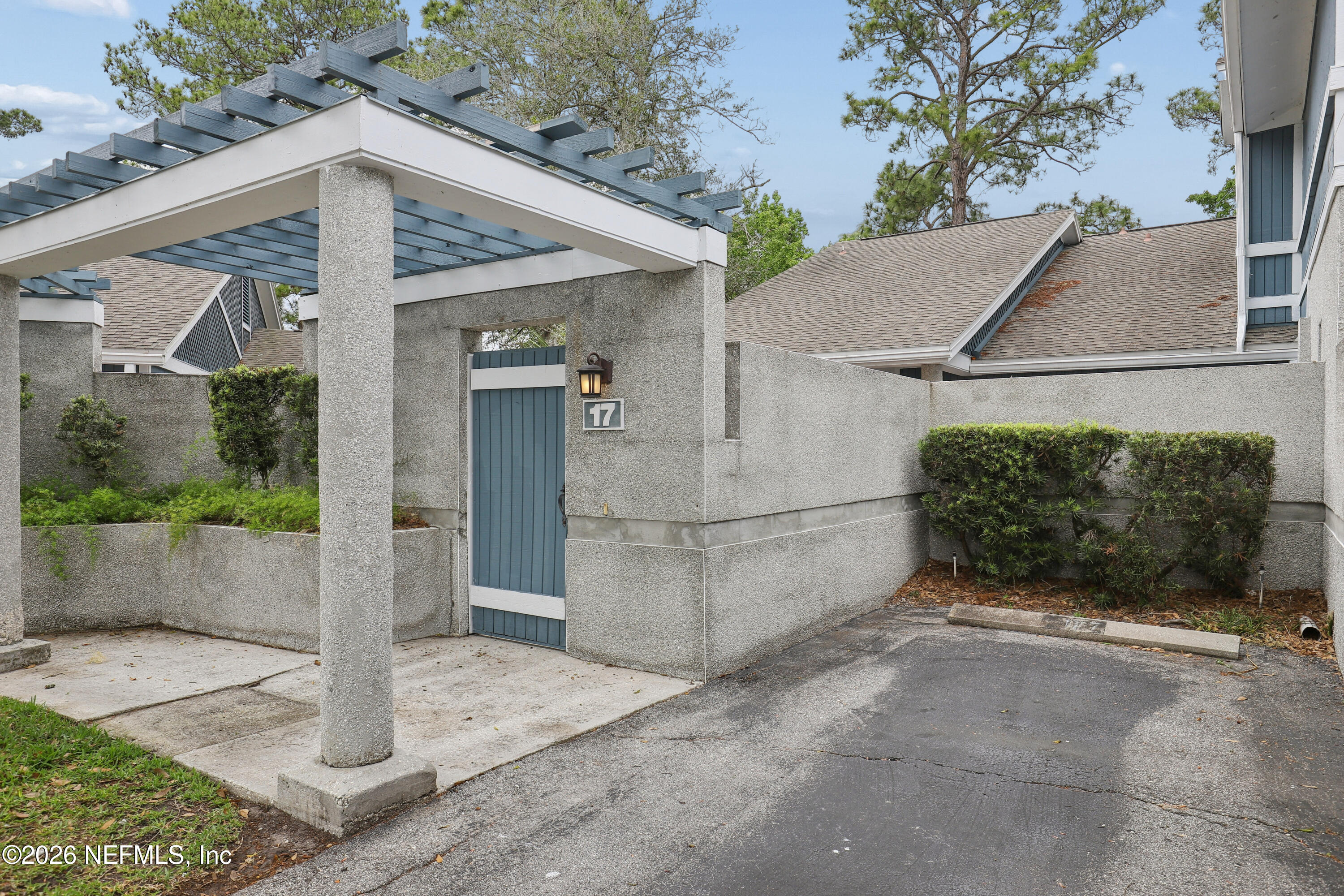 8118 BAYMEADOWS Circle E 17