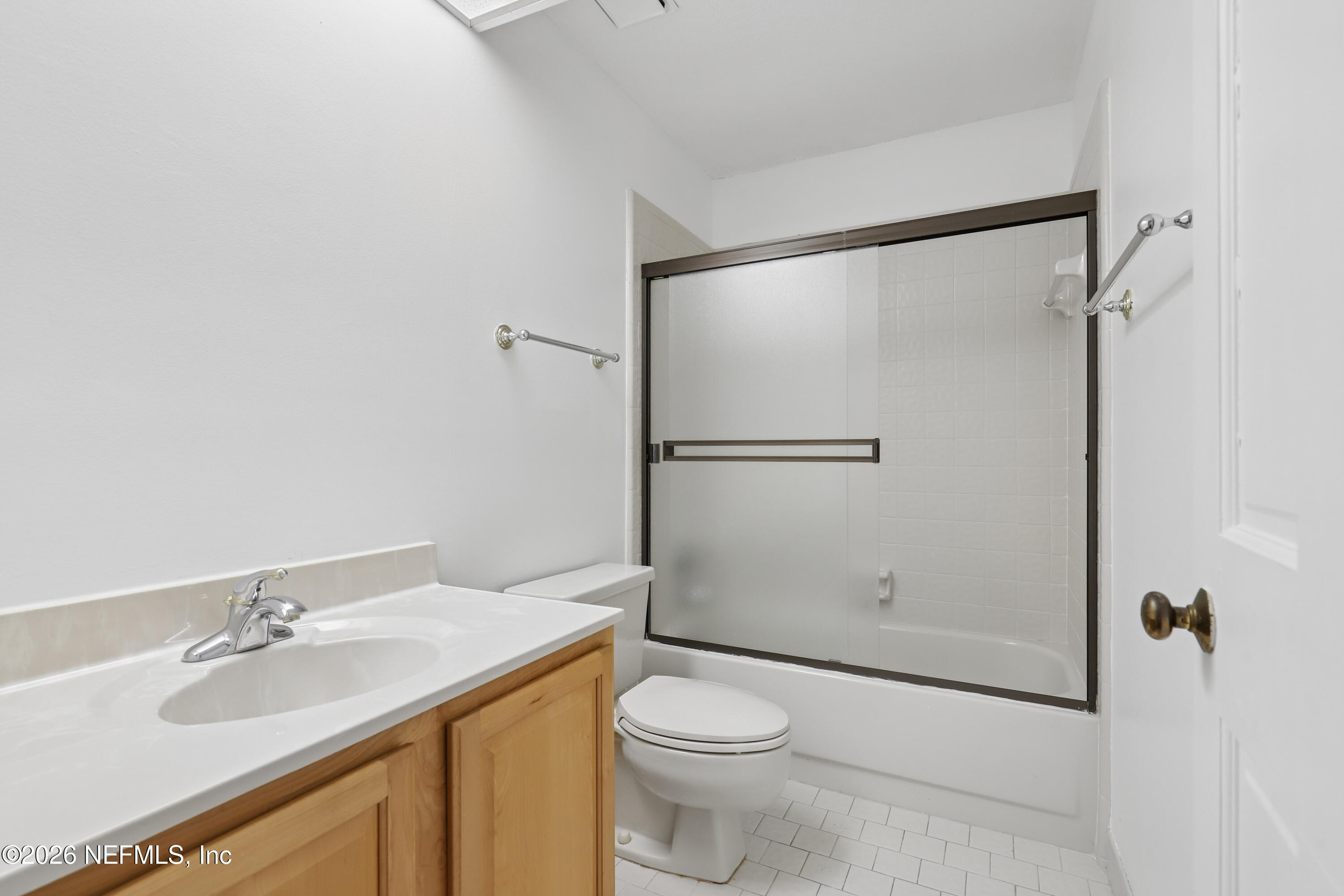 8118 BAYMEADOWS Circle E 17