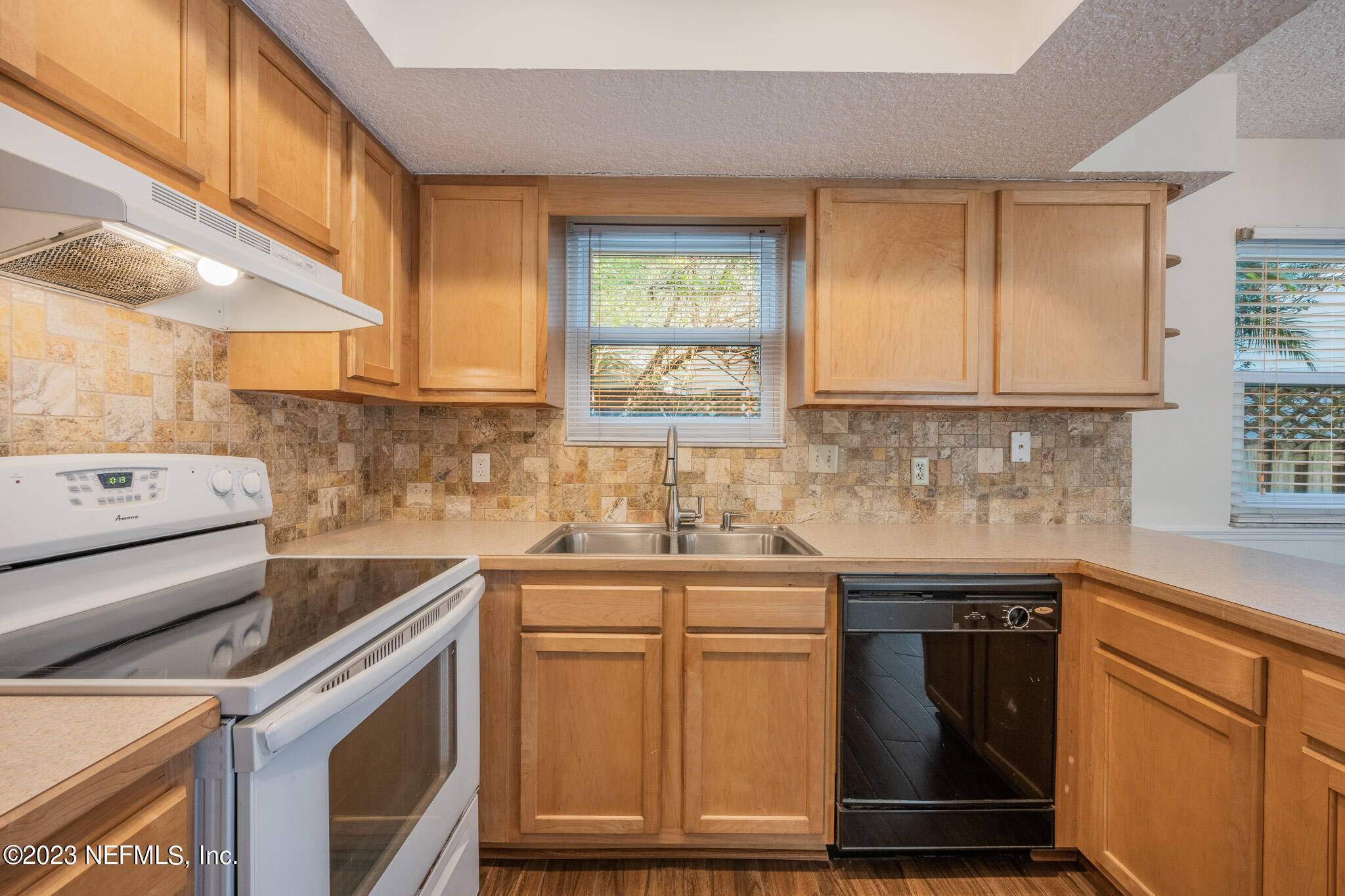 597 STURDIVANT Avenue