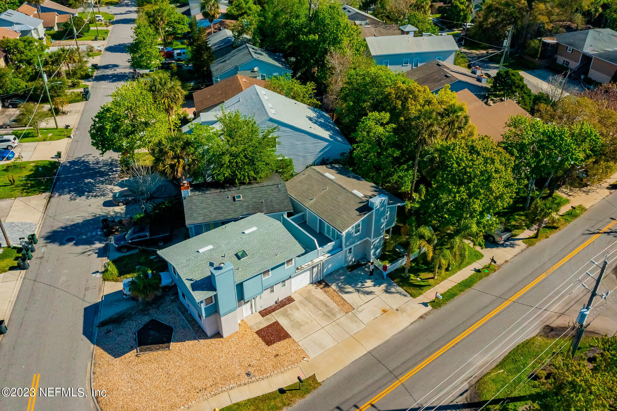 597 STURDIVANT Avenue