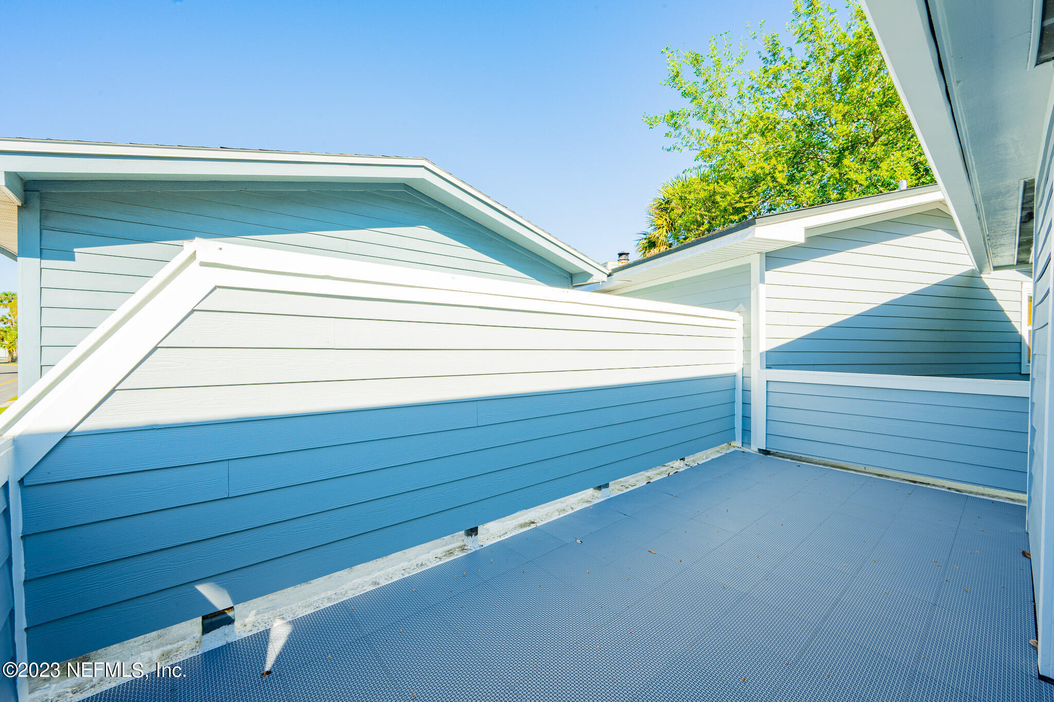 597 STURDIVANT Avenue