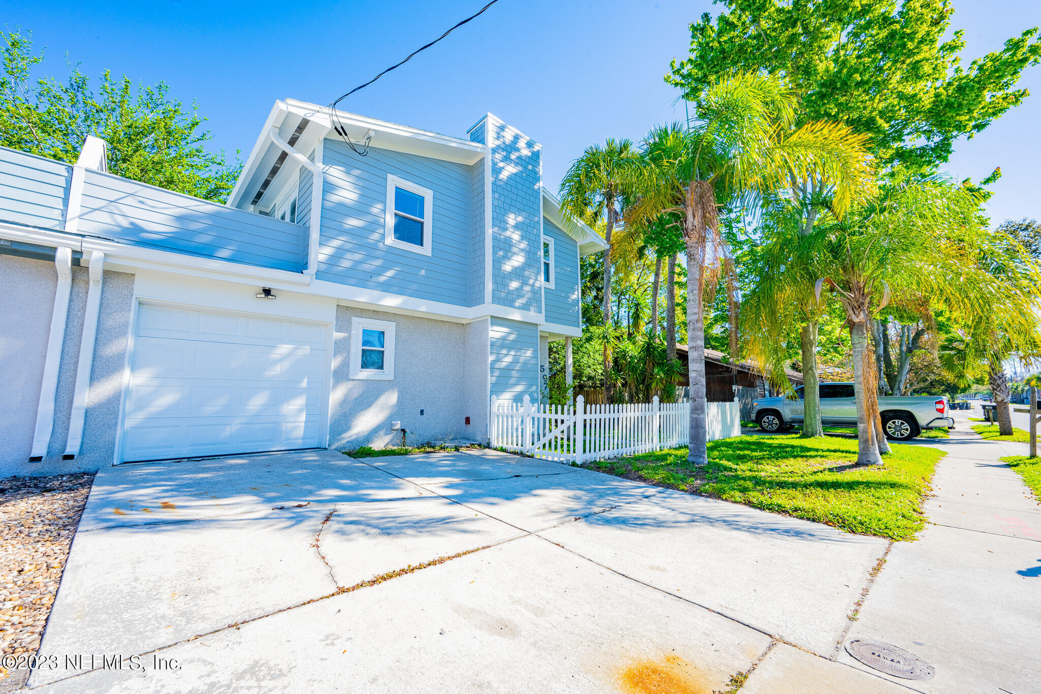 597 STURDIVANT Avenue