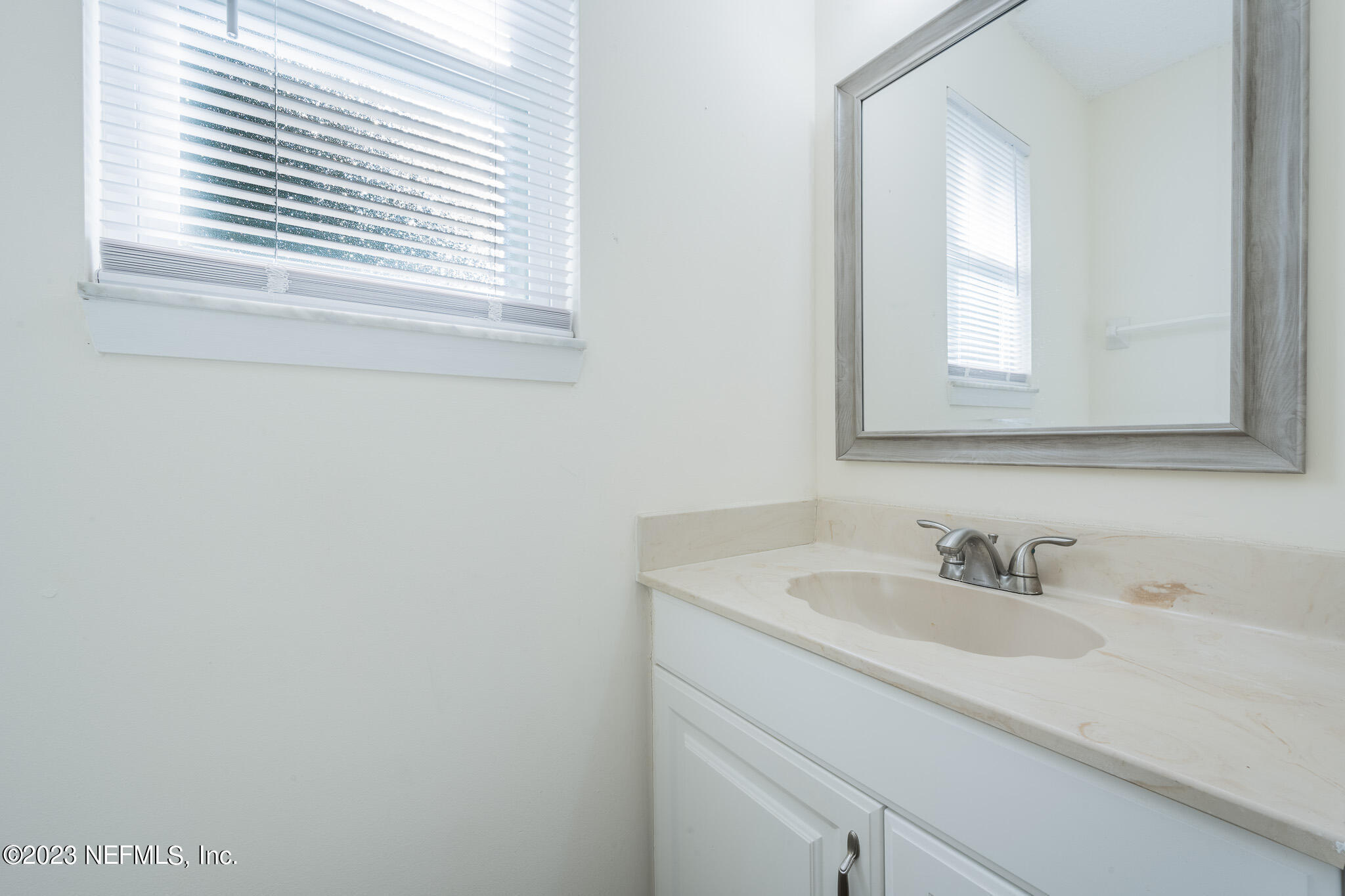 597 STURDIVANT Avenue