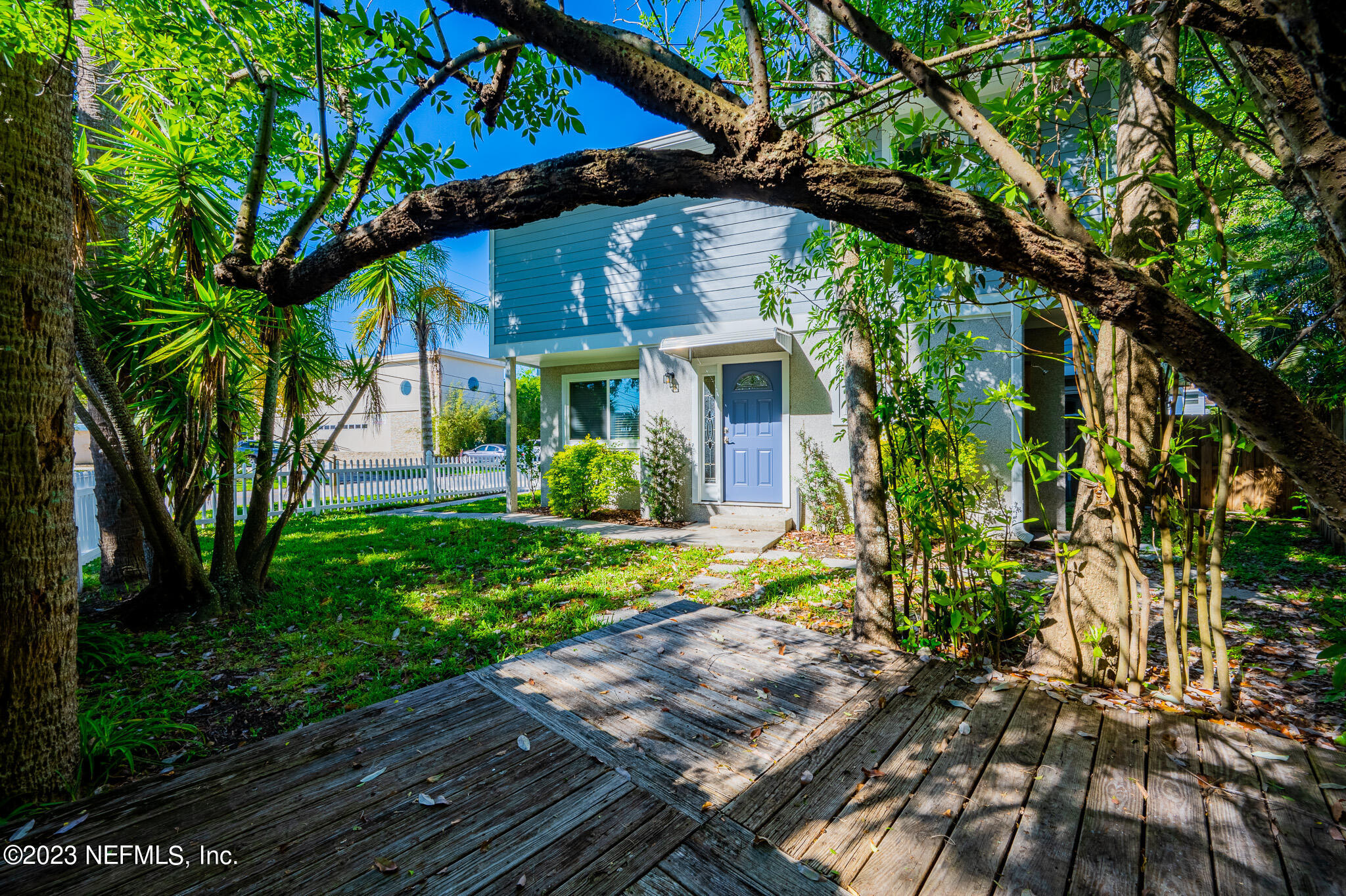 597 STURDIVANT Avenue