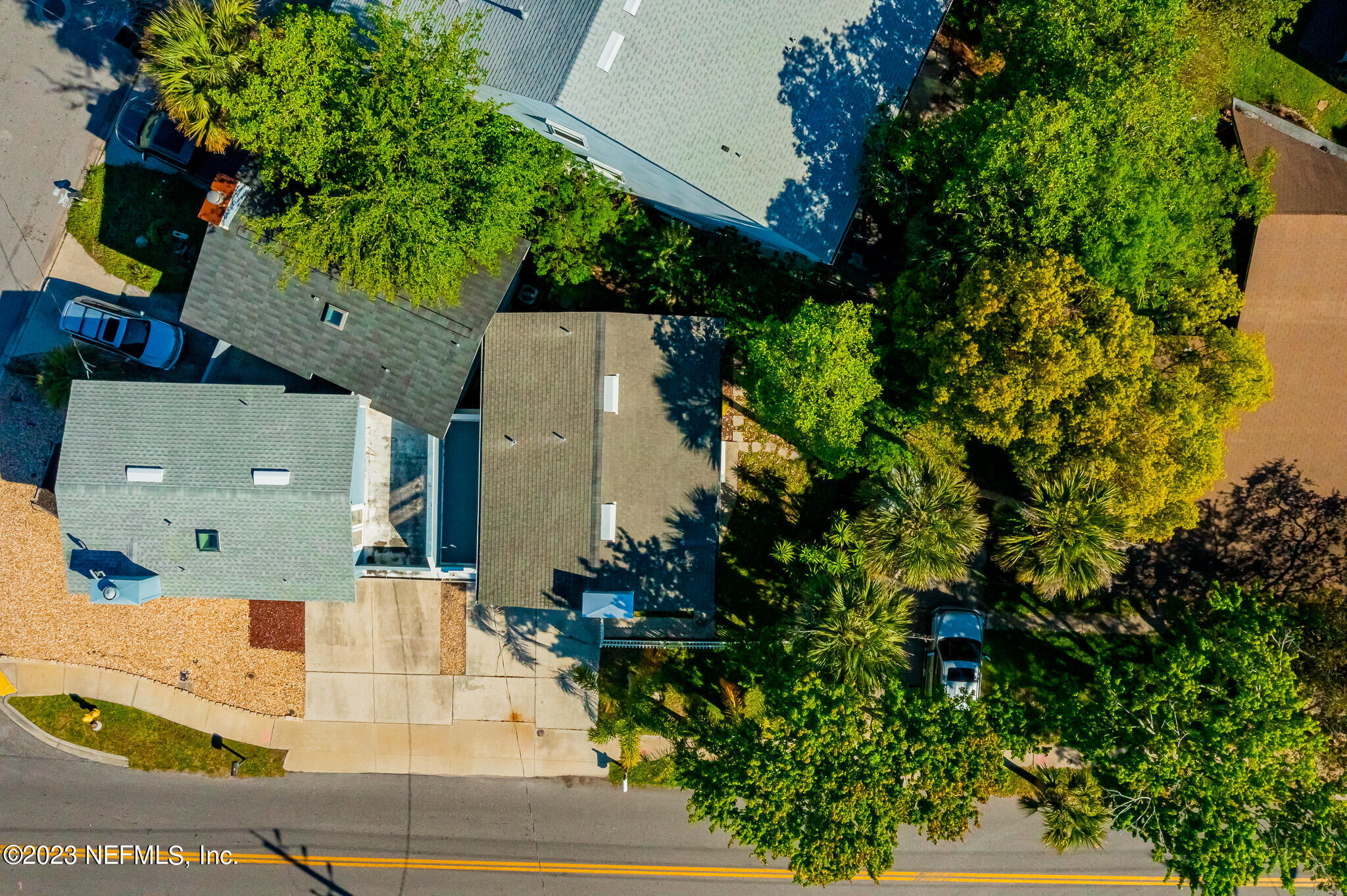 597 STURDIVANT Avenue