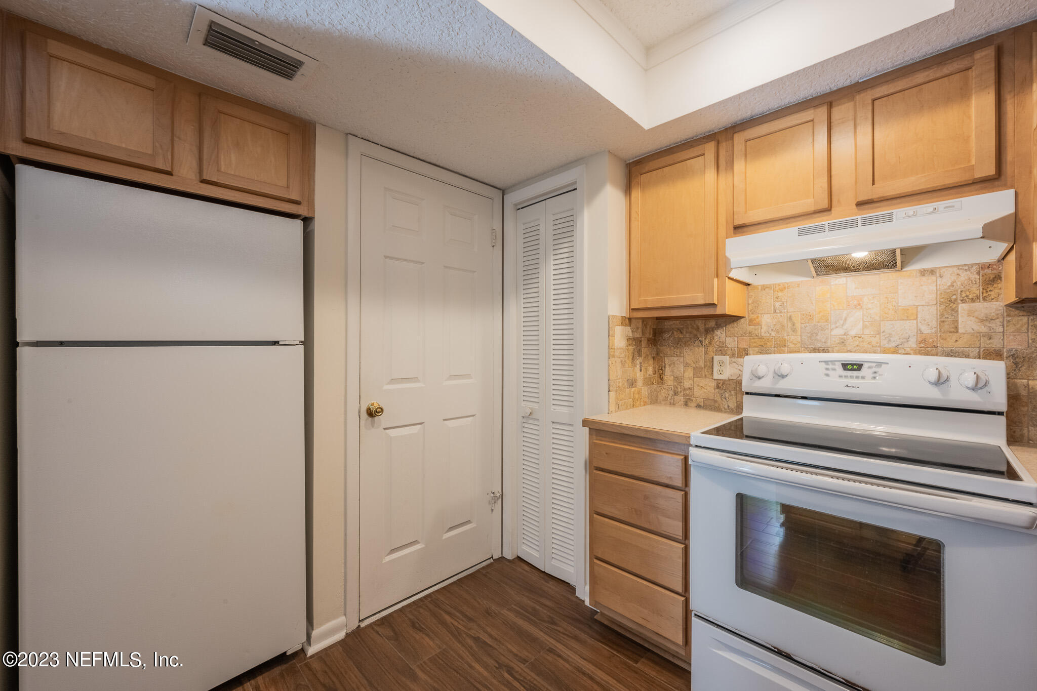 597 STURDIVANT Avenue