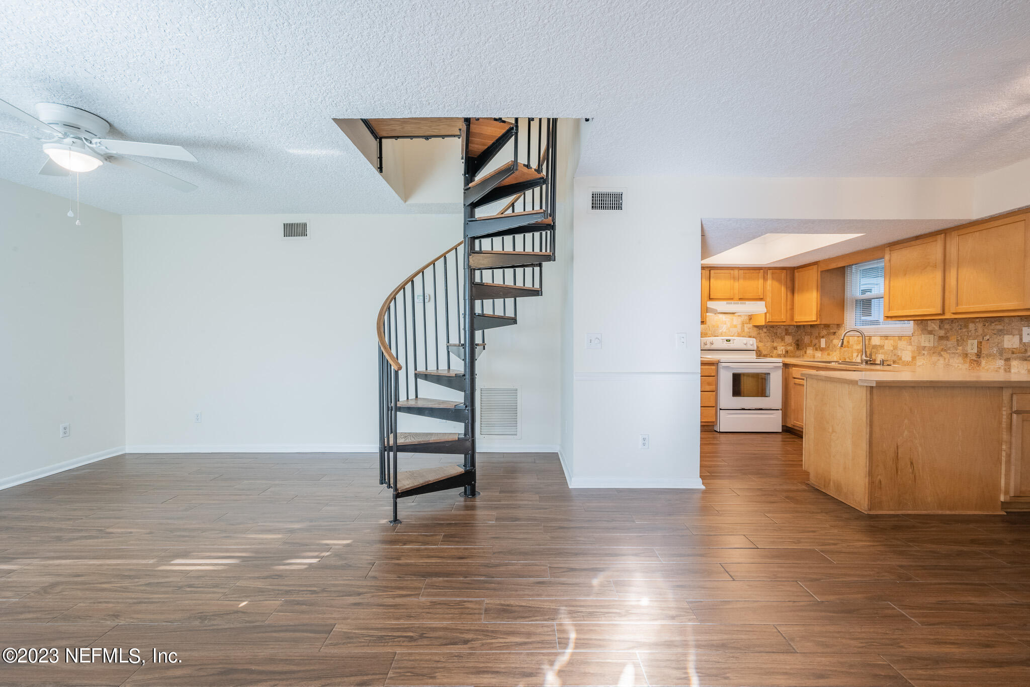 597 STURDIVANT Avenue