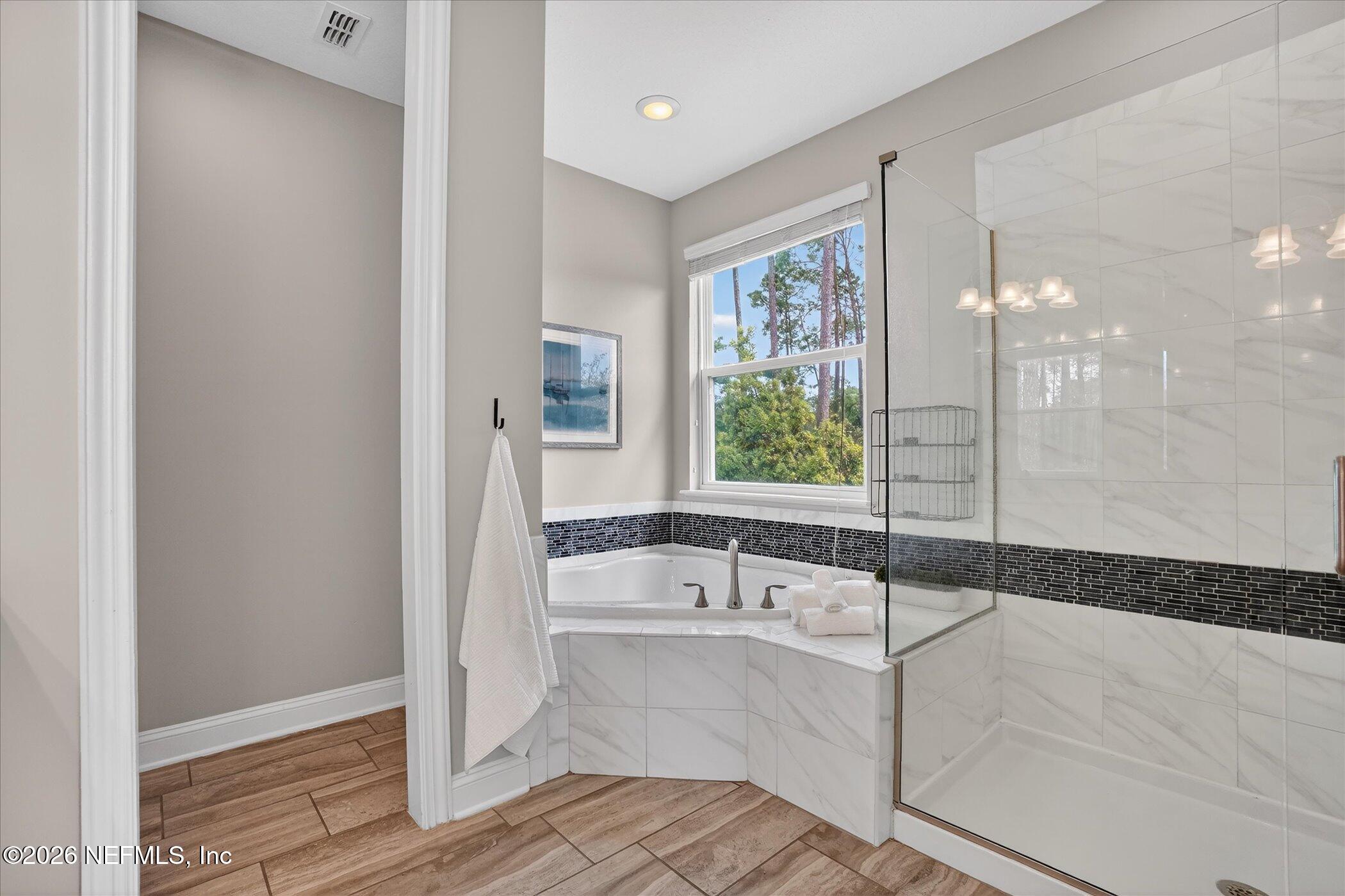 272 SOUTHERN OAK Drive