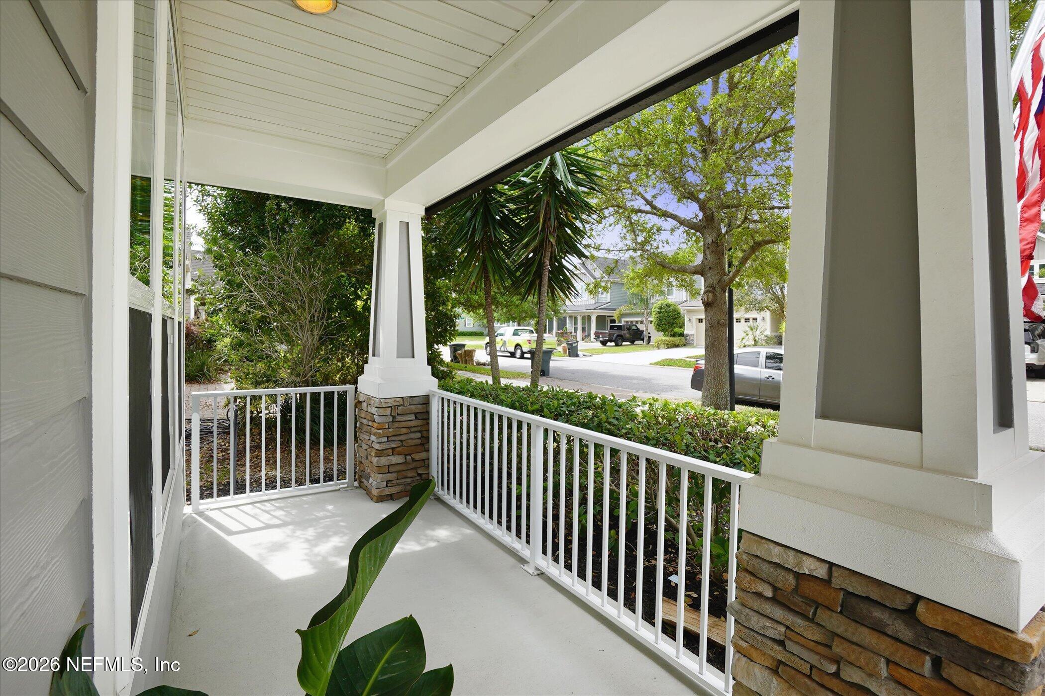 272 SOUTHERN OAK Drive