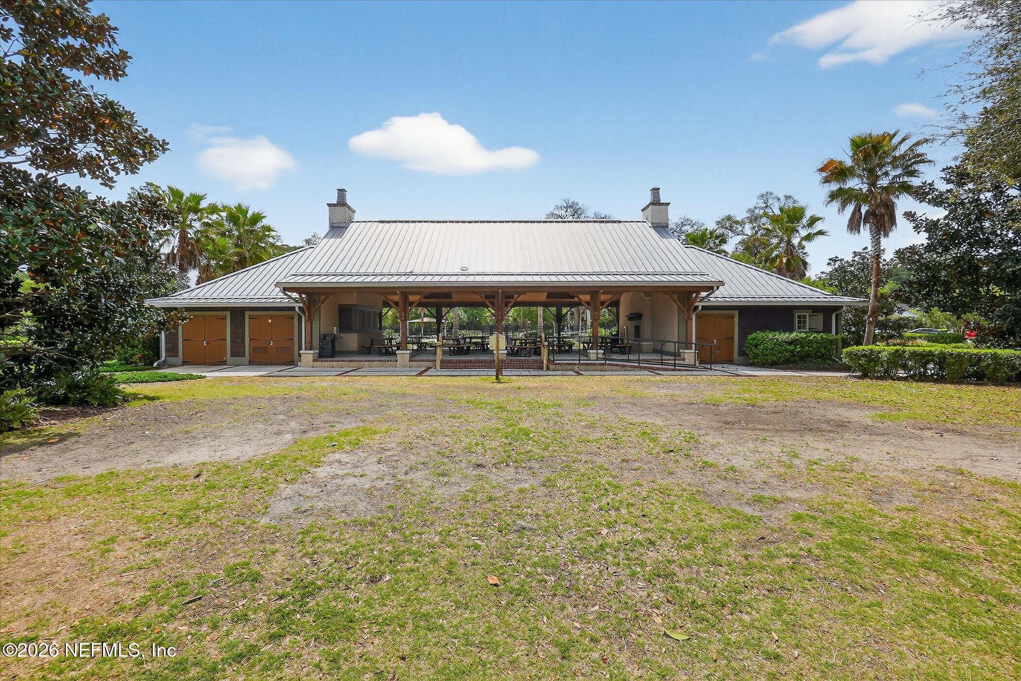 272 SOUTHERN OAK Drive