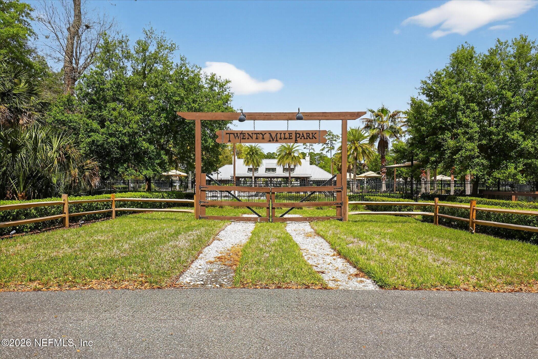 272 SOUTHERN OAK Drive