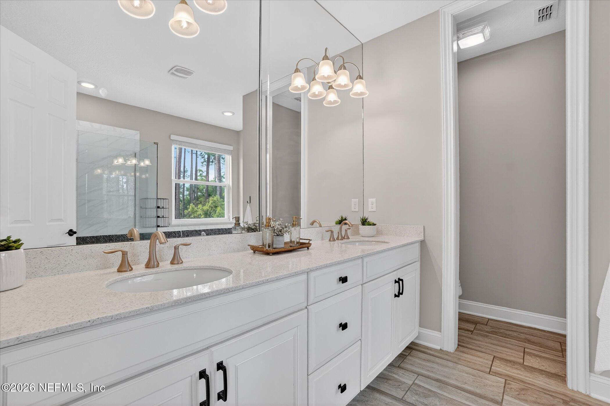 272 SOUTHERN OAK Drive