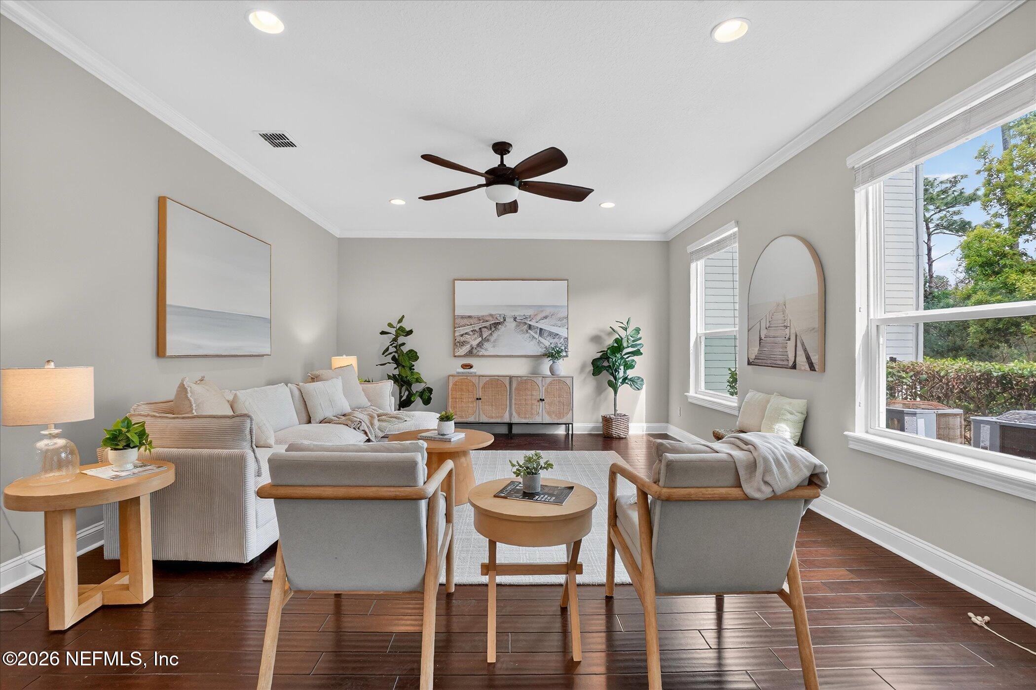 272 SOUTHERN OAK Drive