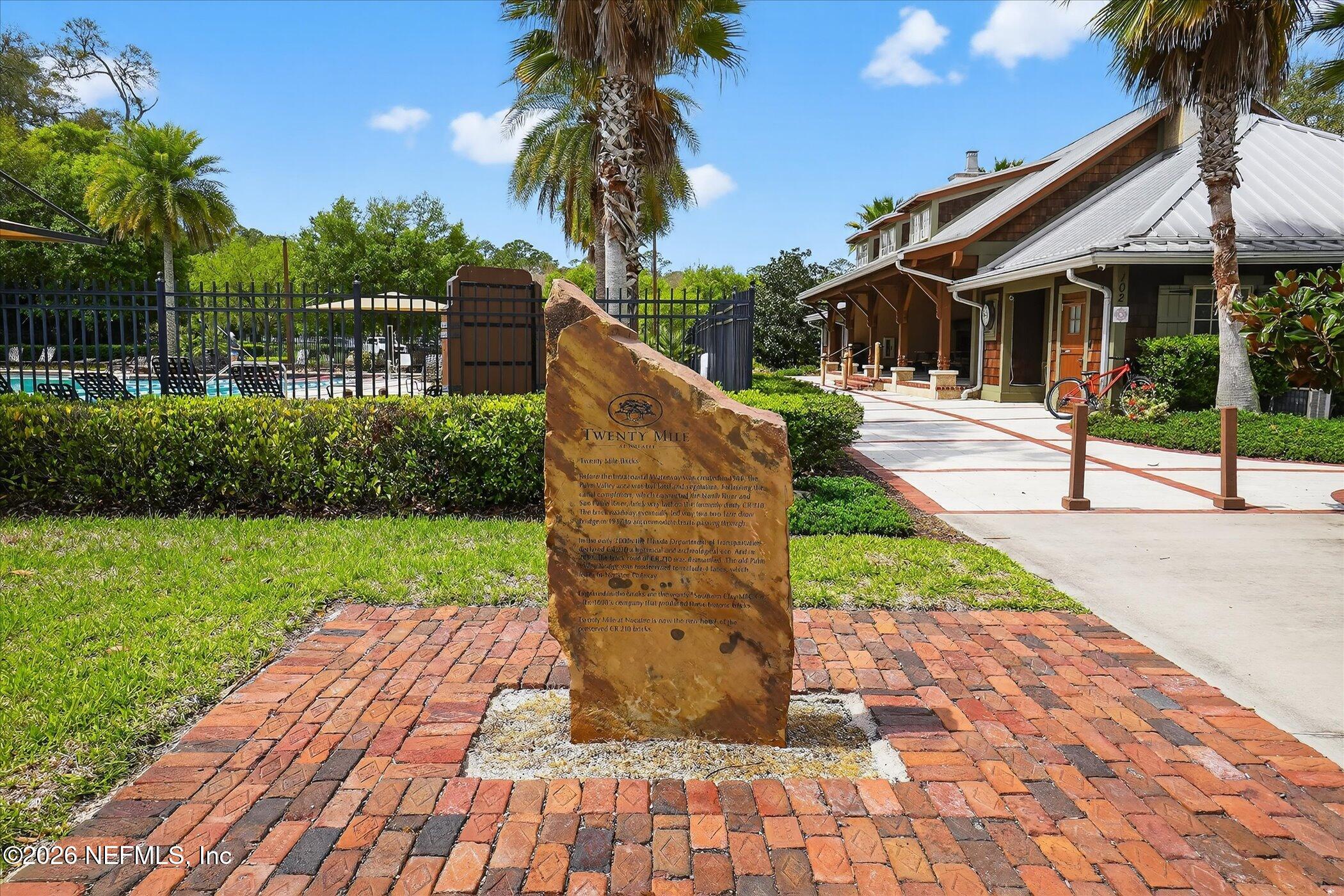 272 SOUTHERN OAK Drive