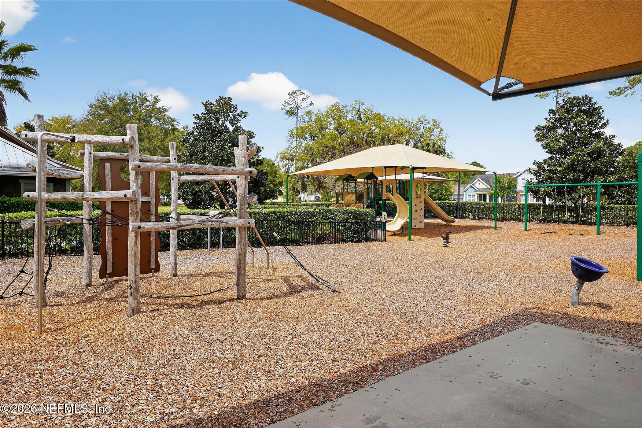 272 SOUTHERN OAK Drive