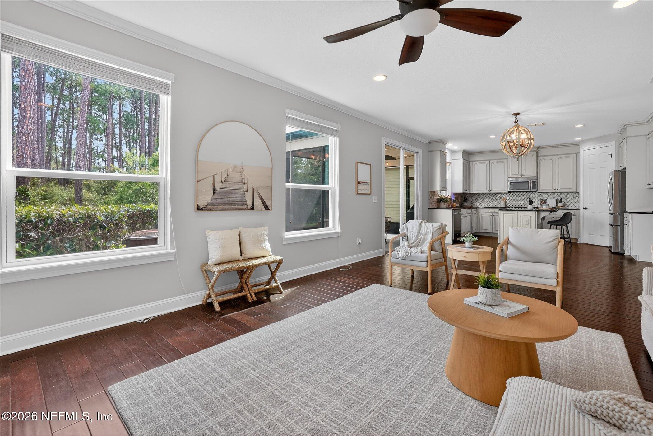 272 SOUTHERN OAK Drive