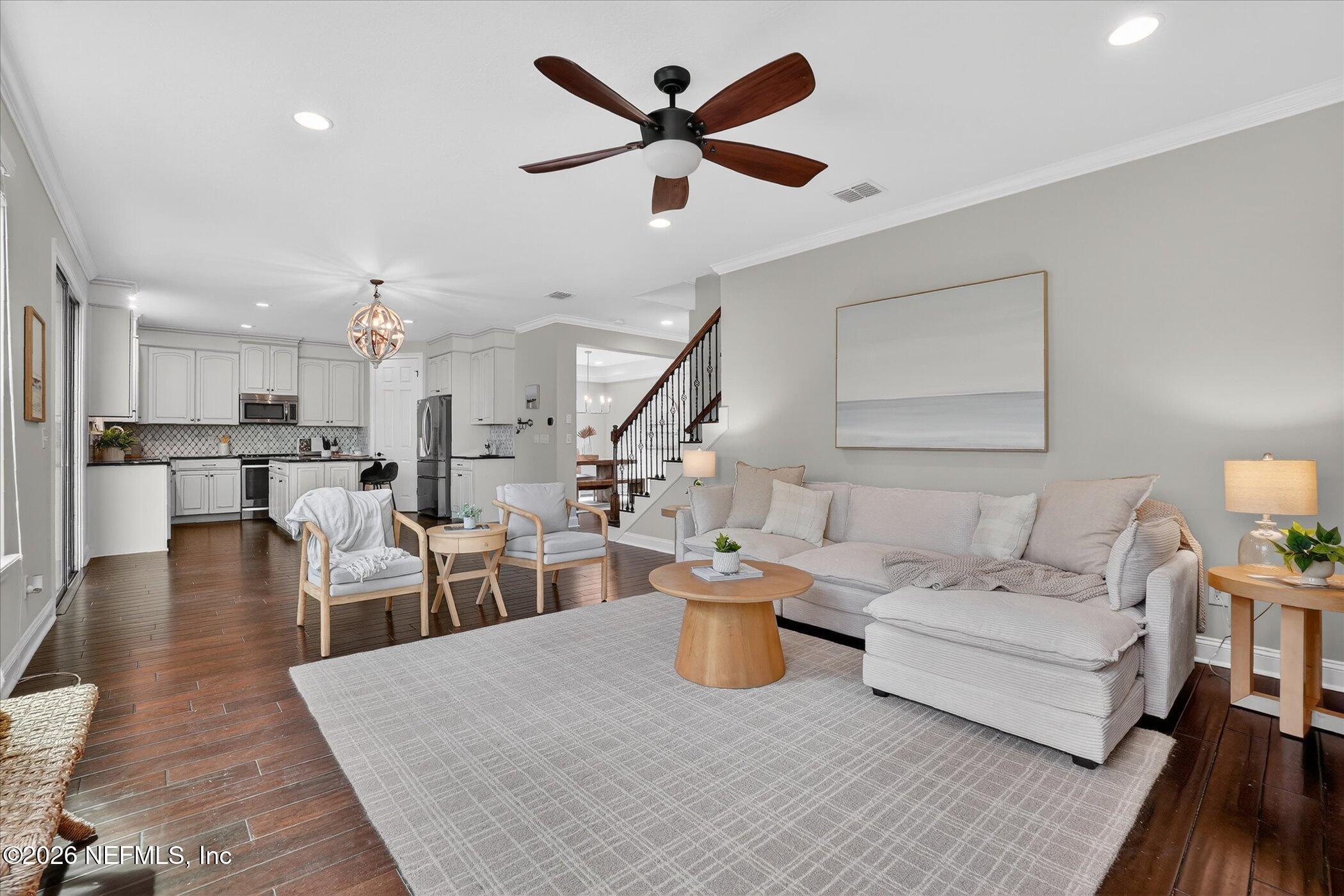 272 SOUTHERN OAK Drive