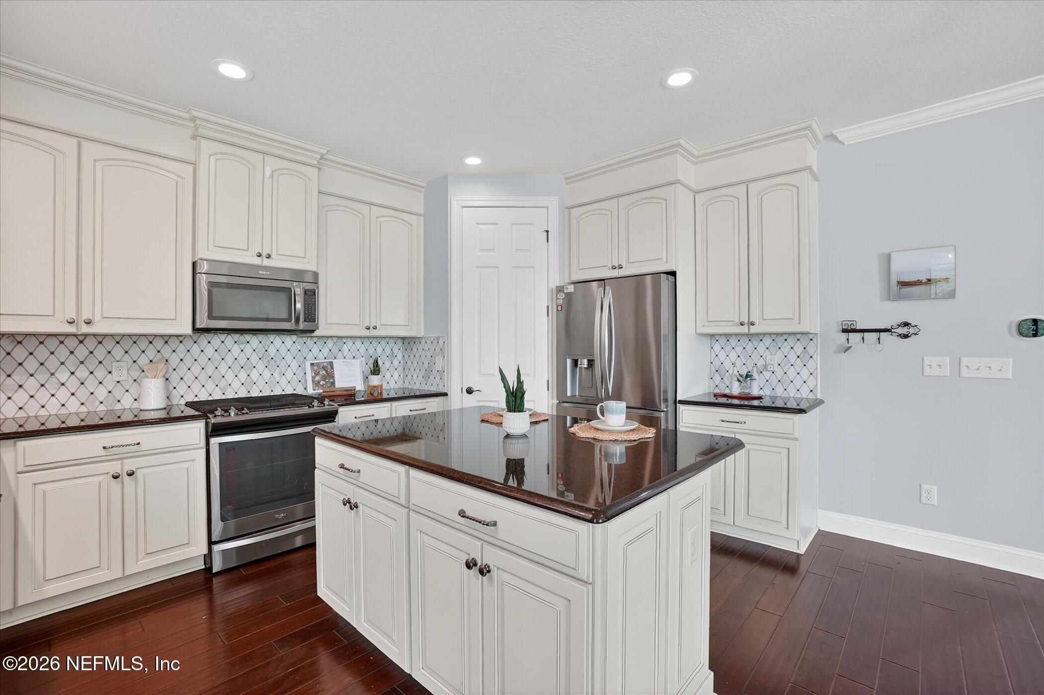 272 SOUTHERN OAK Drive