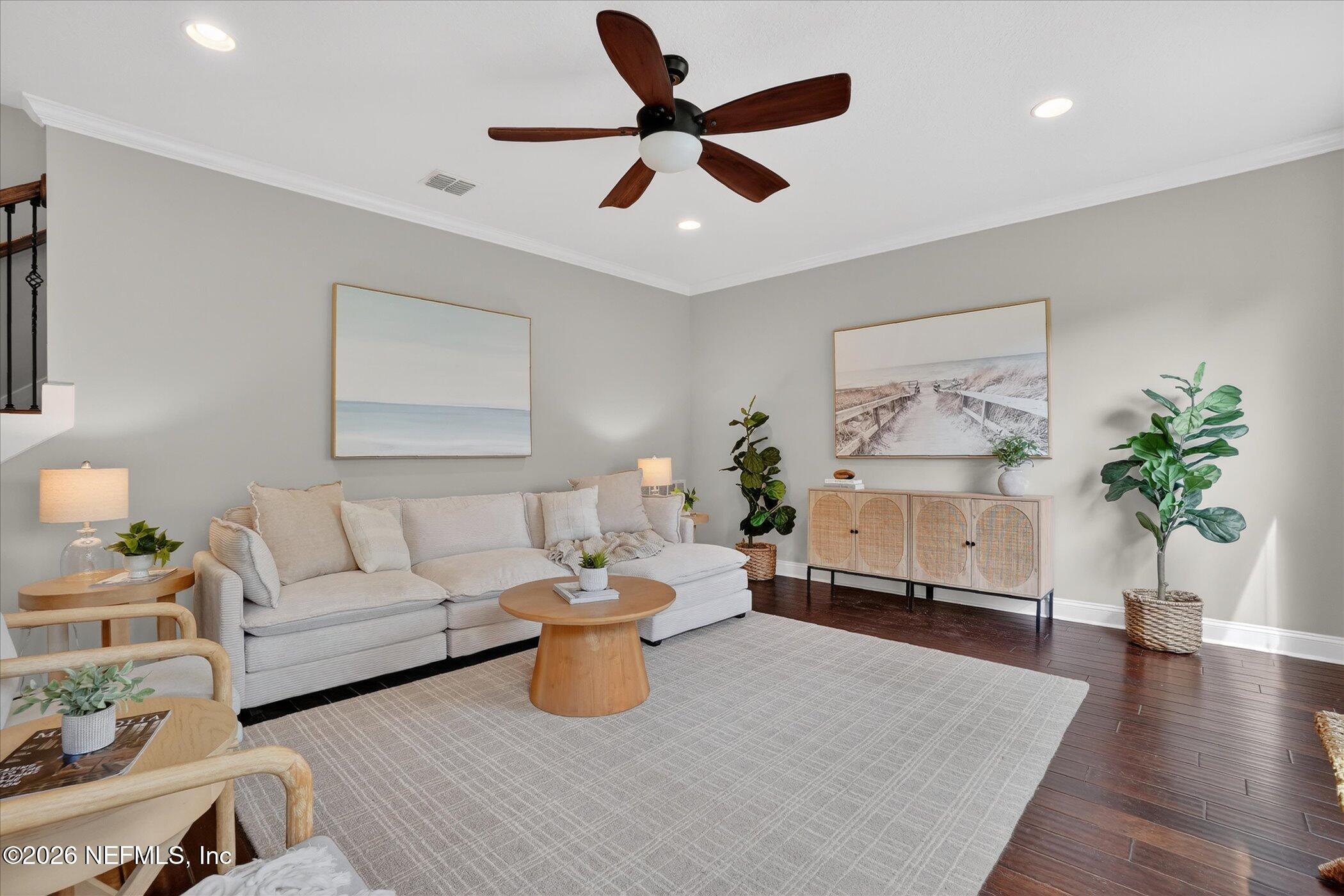 272 SOUTHERN OAK Drive