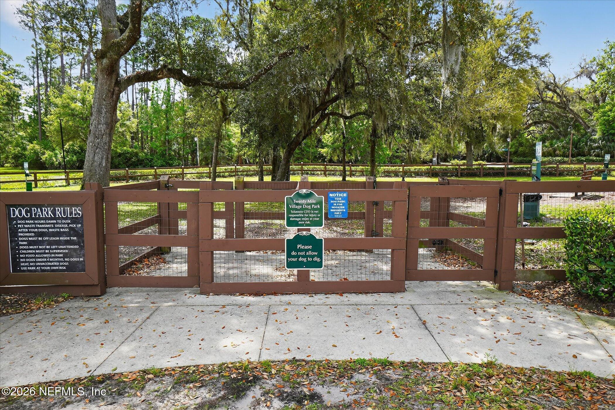 272 SOUTHERN OAK Drive