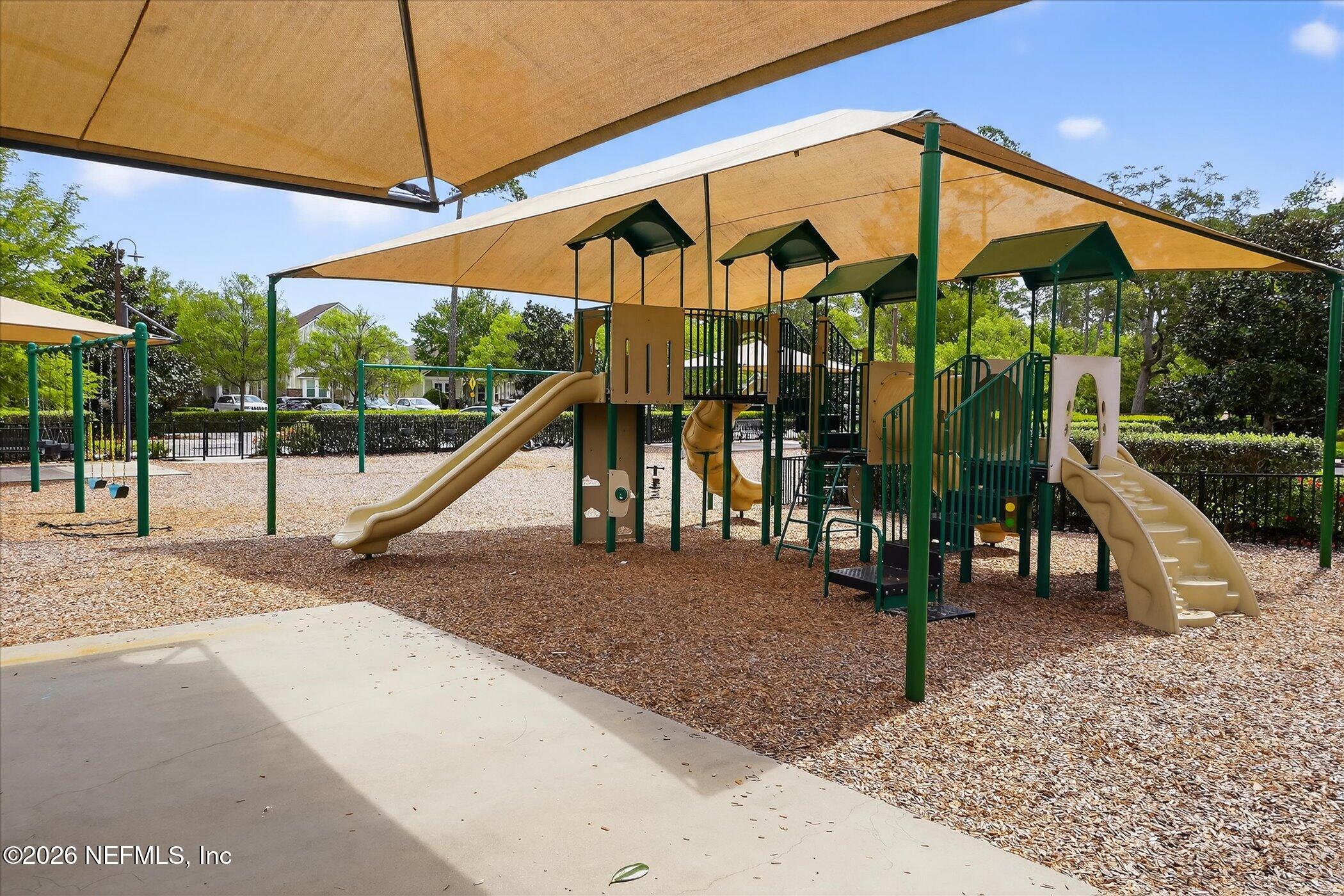 272 SOUTHERN OAK Drive